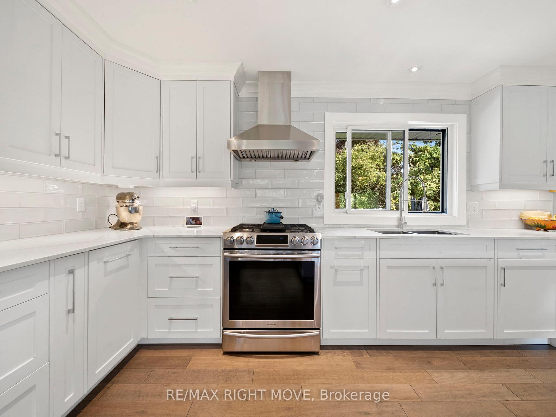 Photo 7 of 16 Greenfield Avenue, Barrie, Allandale Heights — HOMEH