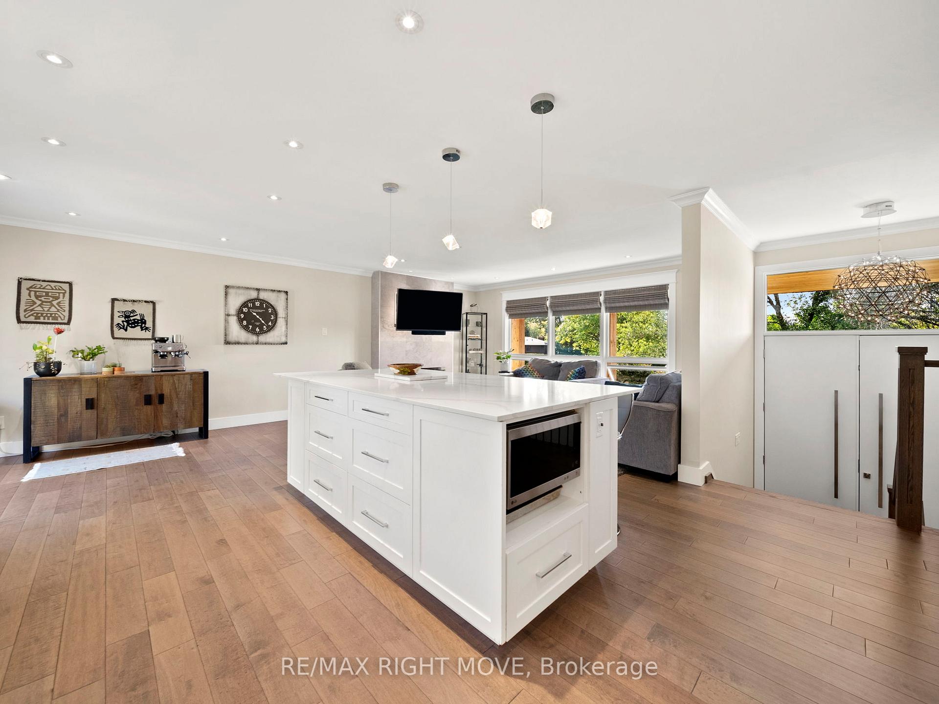 Photo 8 of 16 Greenfield Avenue, Barrie, Allandale Heights — HOMEH