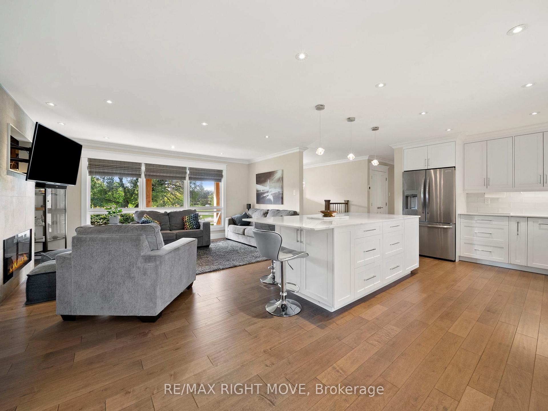 Photo 9 of 16 Greenfield Avenue, Barrie, Allandale Heights — HOMEH