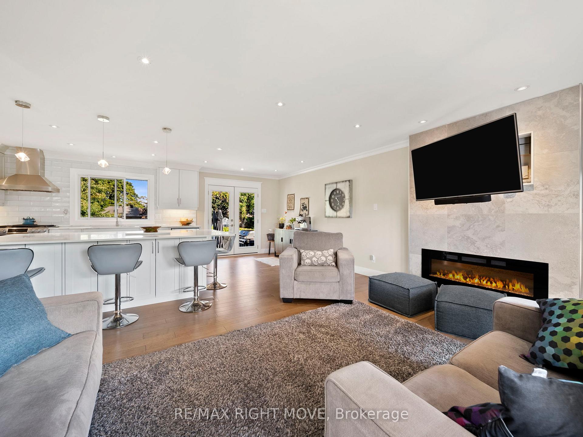 Photo 12 of 16 Greenfield Avenue, Barrie, Allandale Heights — HOMEH