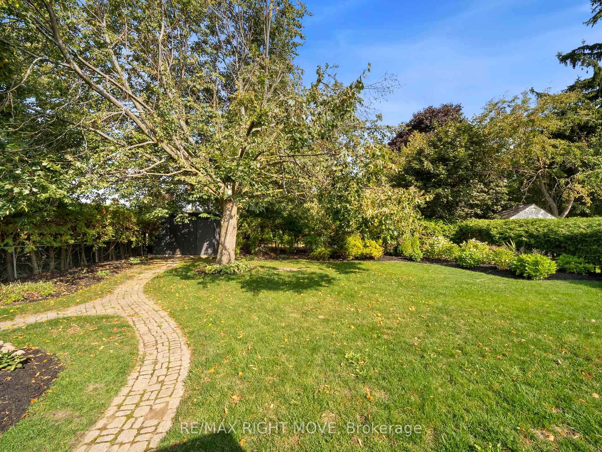 Photo 39 of 16 Greenfield Avenue, Barrie, Allandale Heights — HOMEH