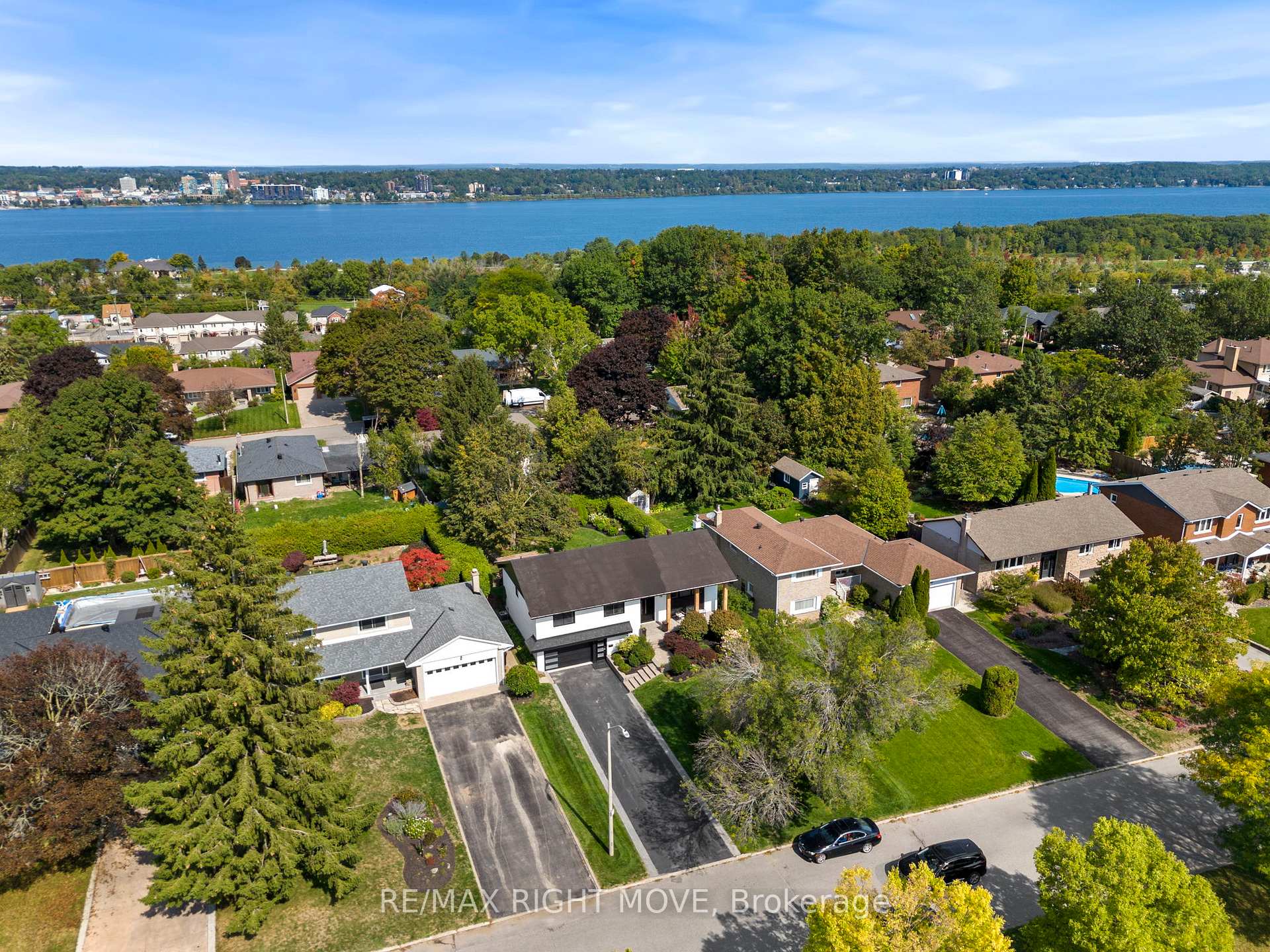 Photo 42 of 16 Greenfield Avenue, Barrie, Allandale Heights — HOMEH