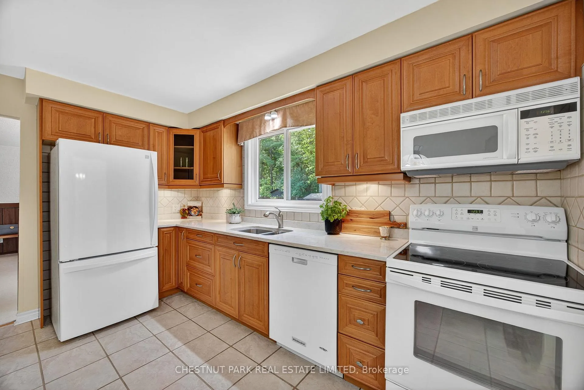 Photo 7 of 3782 Whitecap Drive, Innisfil, Rural Innisfil — HOMEH