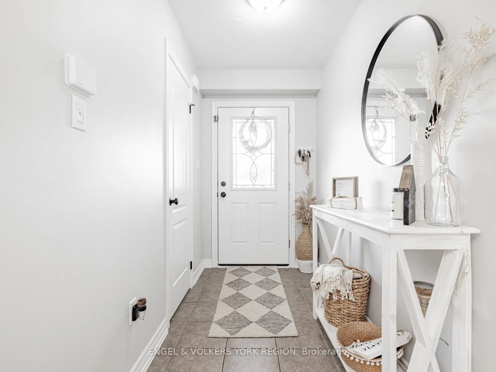 Photo 4 of 176 Banting Crescent, Essa, Angus — HOMEH