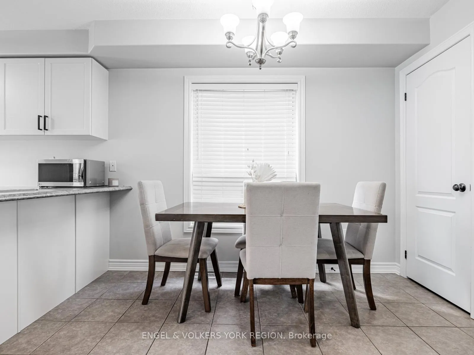 Photo 8 of 176 Banting Crescent, Essa, Angus — HOMEH