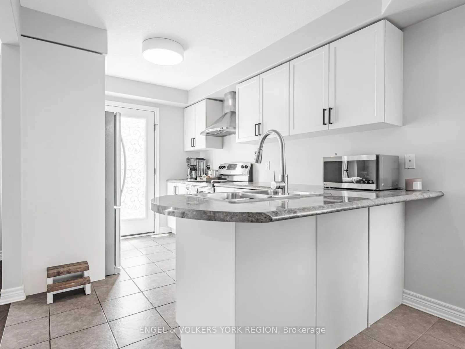 Photo 15 of 176 Banting Crescent, Essa, Angus — HOMEH