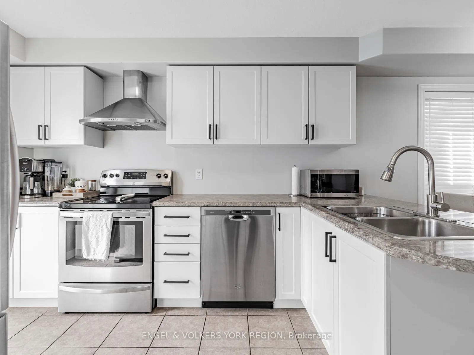 Photo 17 of 176 Banting Crescent, Essa, Angus — HOMEH