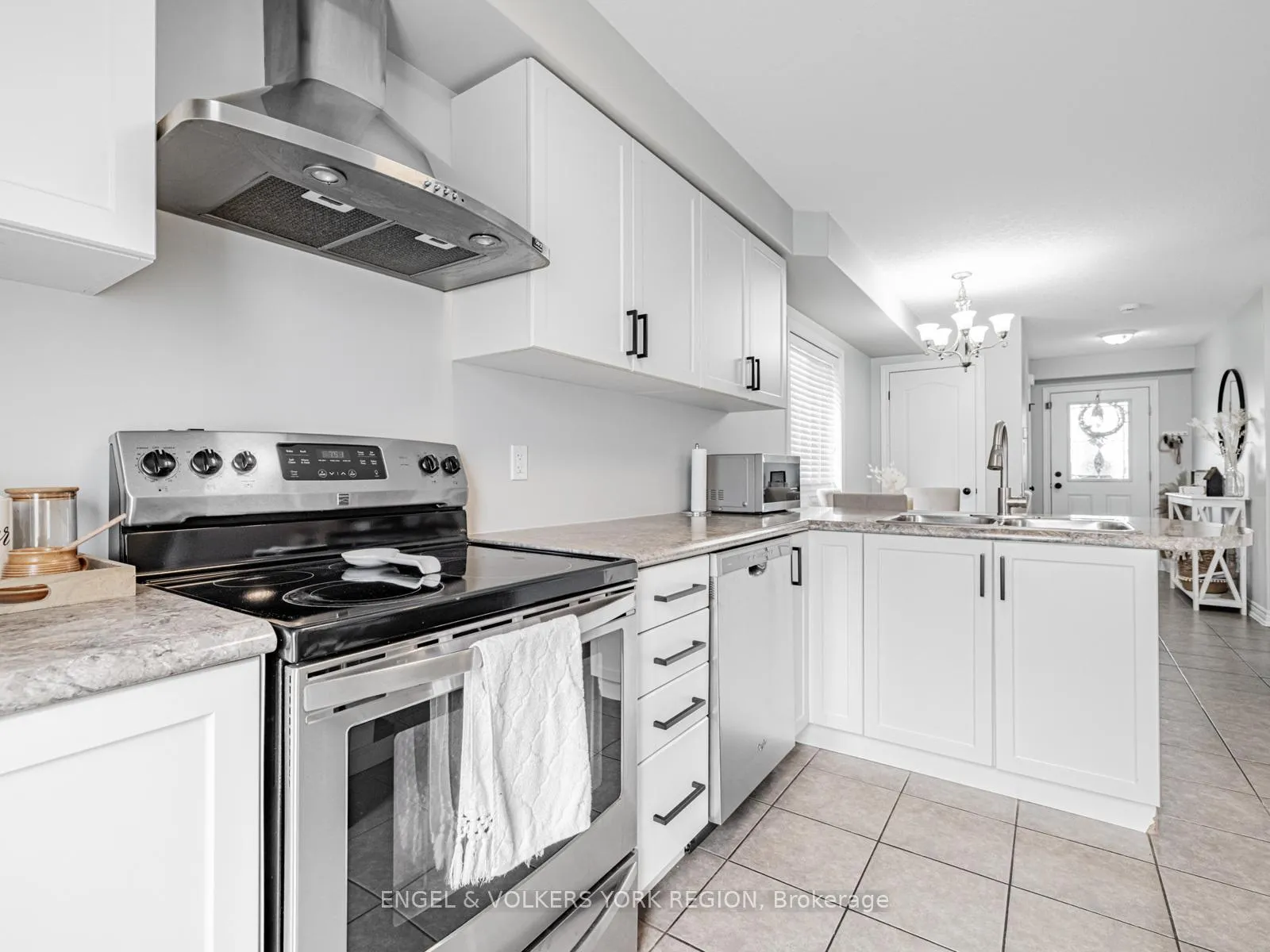 Photo 19 of 176 Banting Crescent, Essa, Angus — HOMEH
