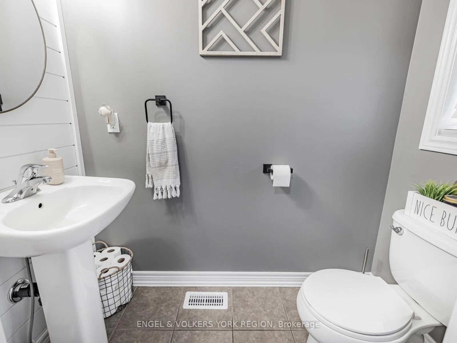 Photo 20 of 176 Banting Crescent, Essa, Angus — HOMEH
