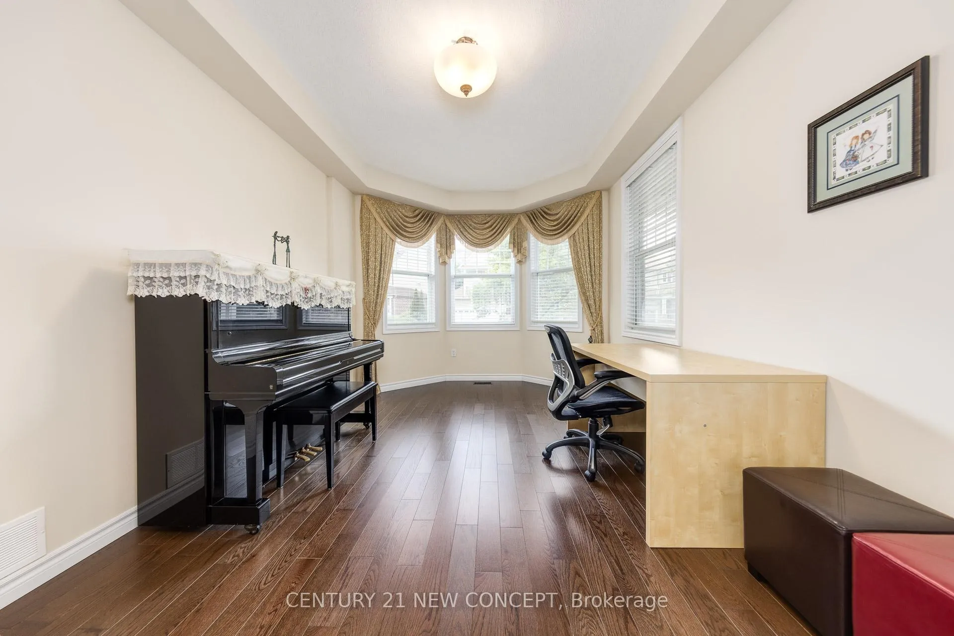Photo 9 of 47 Coopershawk Street, Kitchener — HOMEH