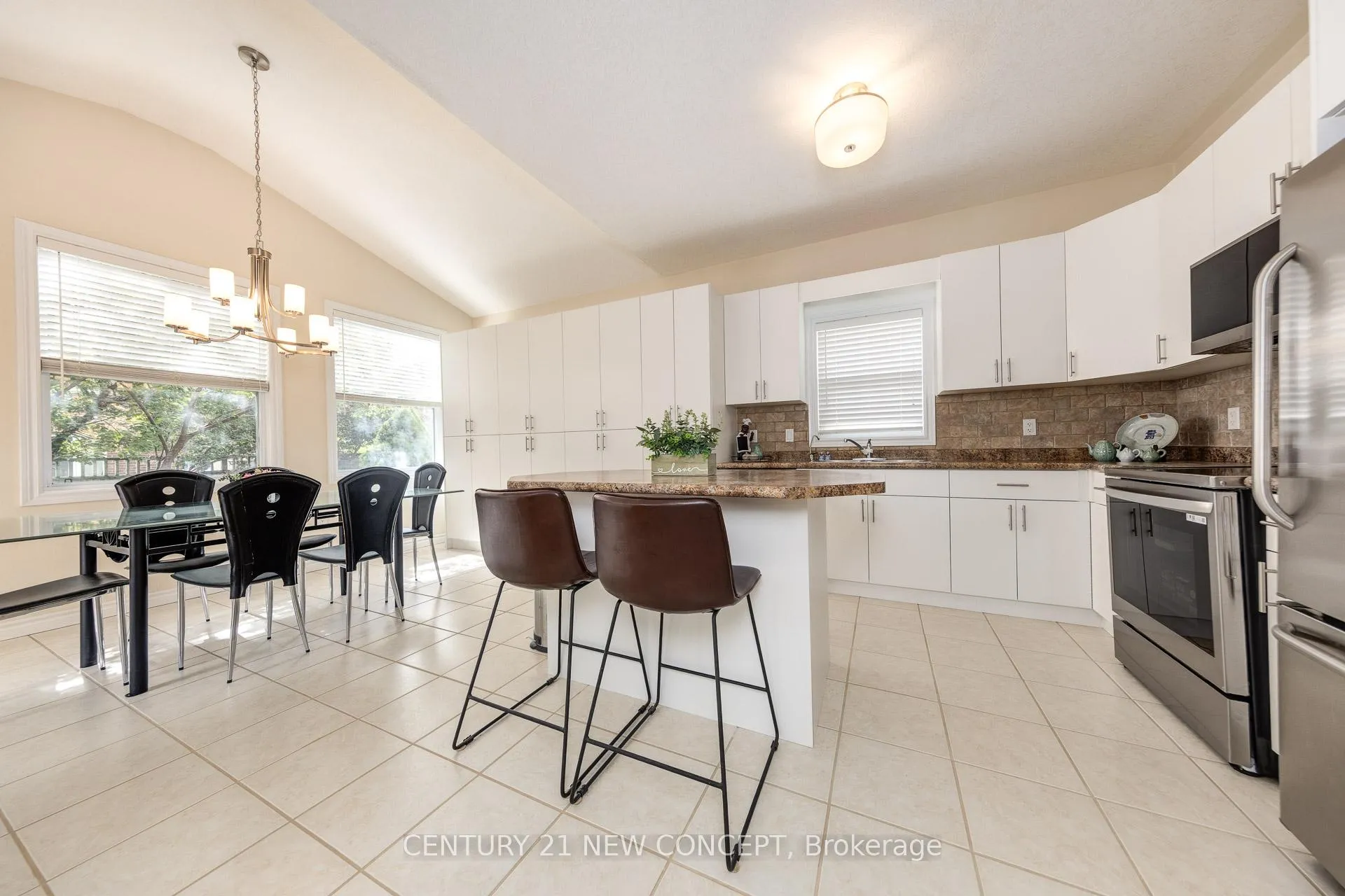 Photo 15 of 47 Coopershawk Street, Kitchener — HOMEH