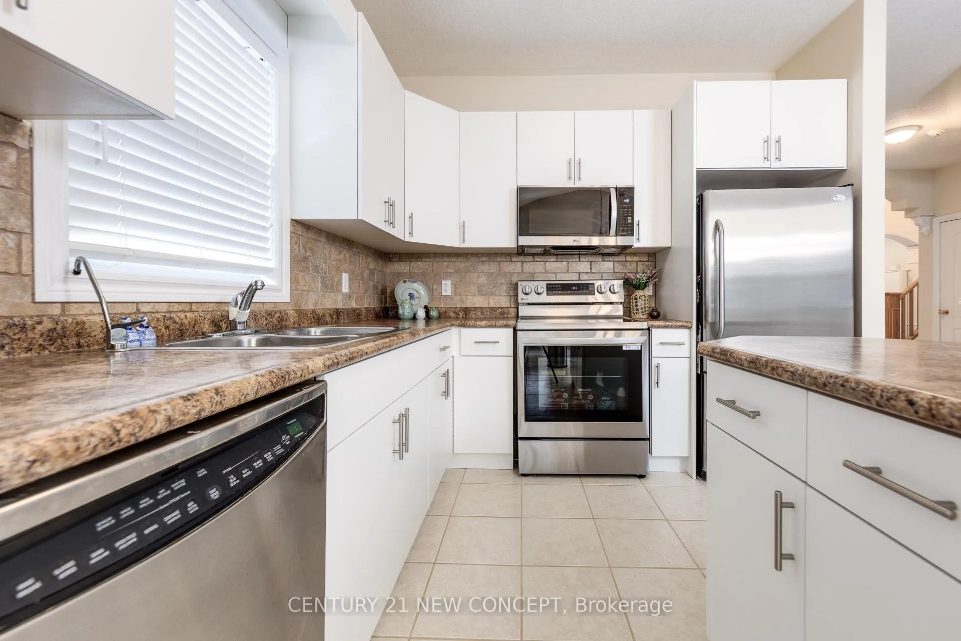 Photo 17 of 47 Coopershawk Street, Kitchener — HOMEH