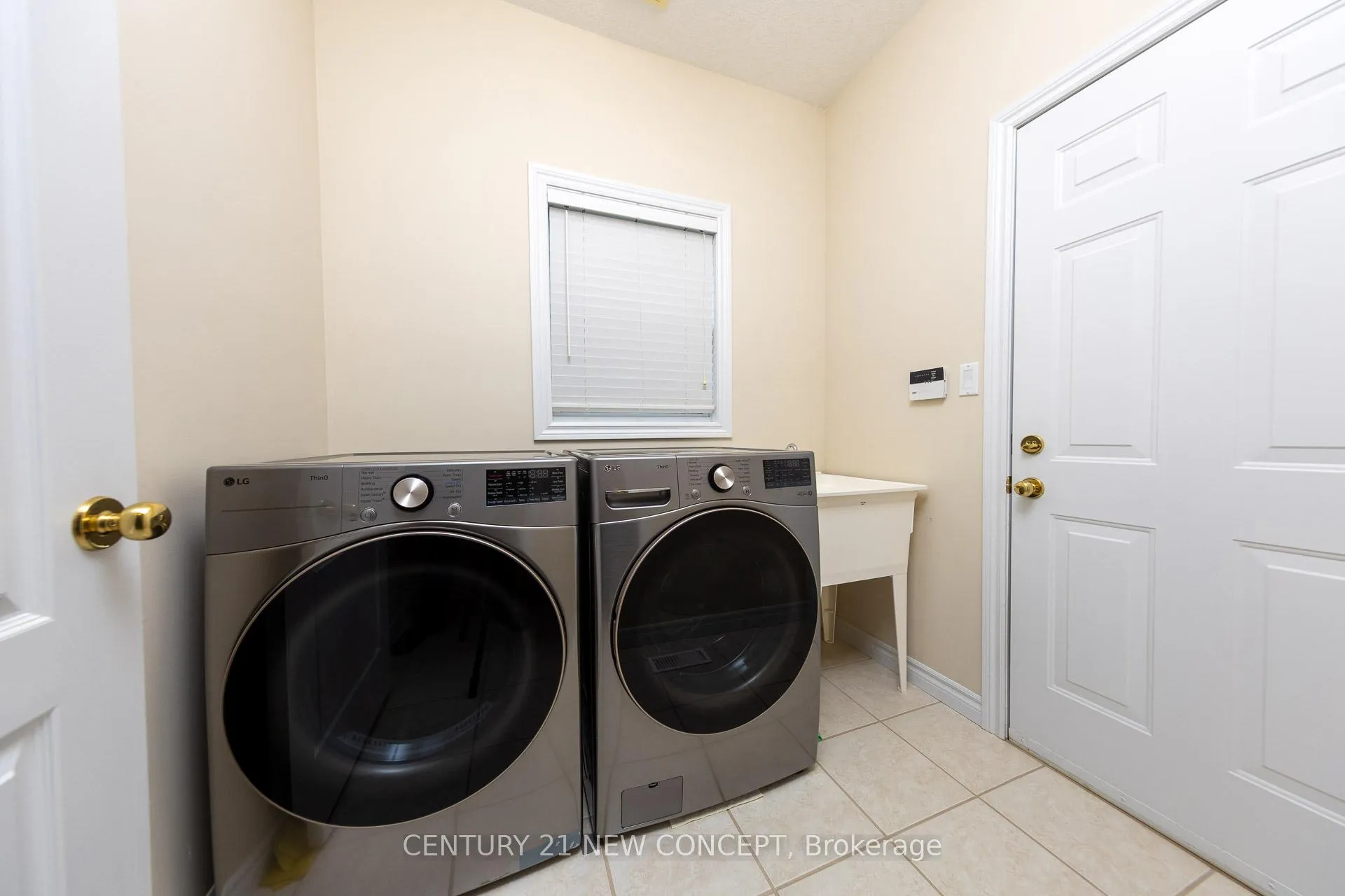 Photo 21 of 47 Coopershawk Street, Kitchener — HOMEH