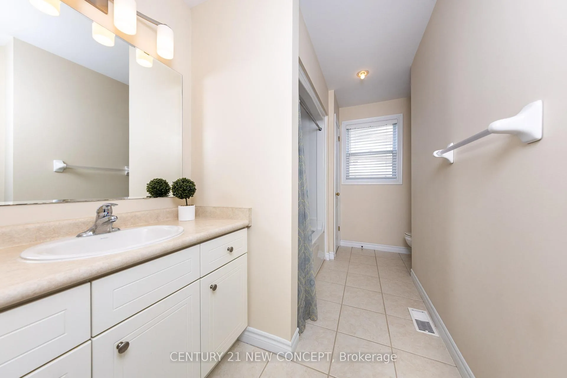 Photo 33 of 47 Coopershawk Street, Kitchener — HOMEH