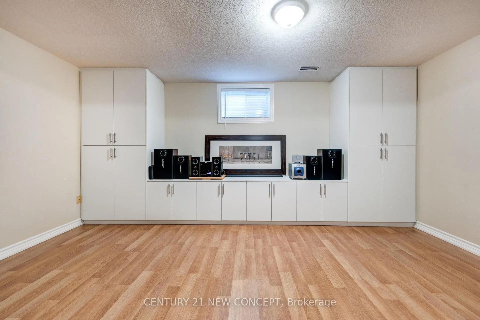 Photo 38 of 47 Coopershawk Street, Kitchener — HOMEH