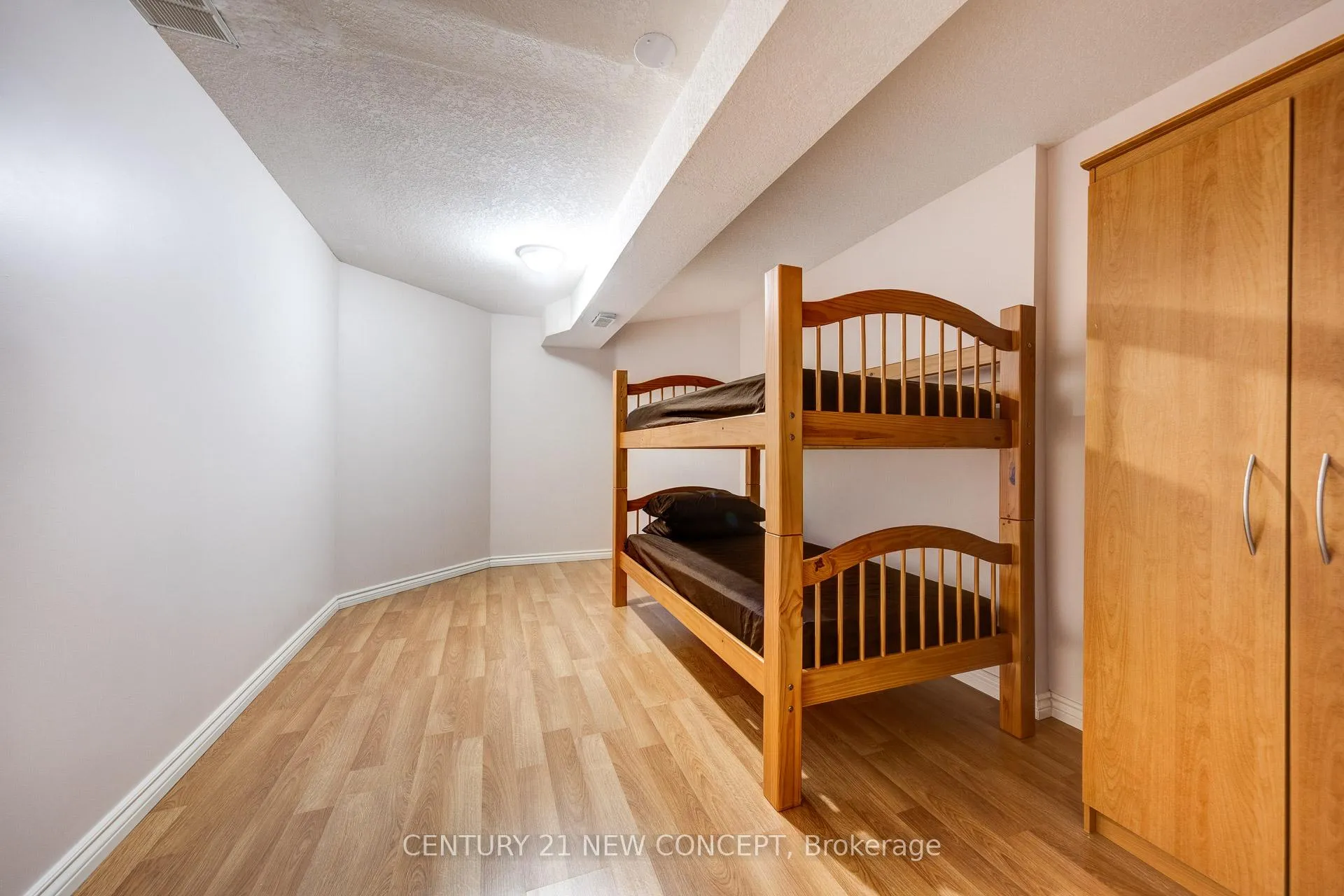 Photo 42 of 47 Coopershawk Street, Kitchener — HOMEH