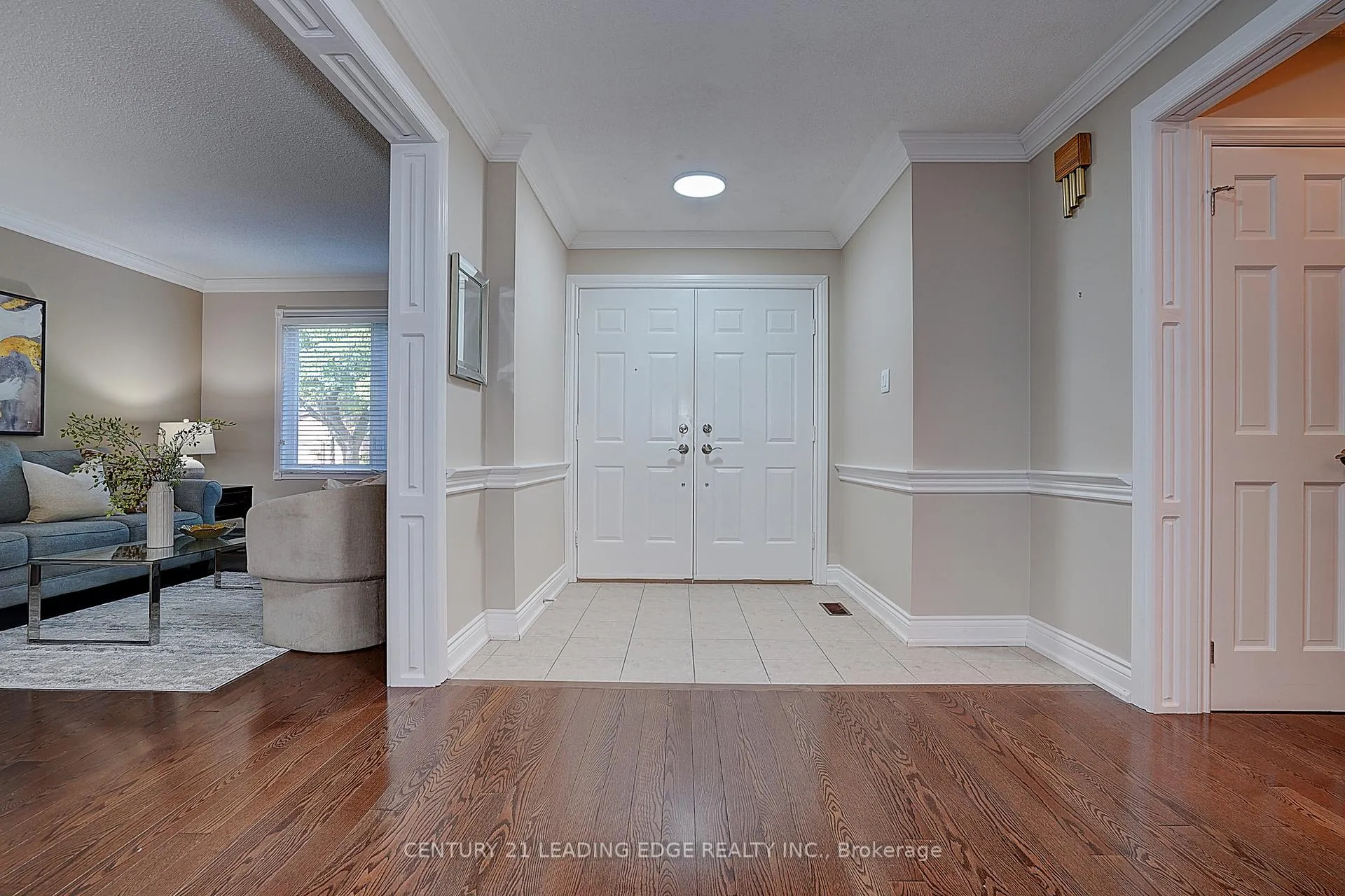 Photo 5 of 27 Sawyer Crescent, Markham, Markham Village — HOMEH