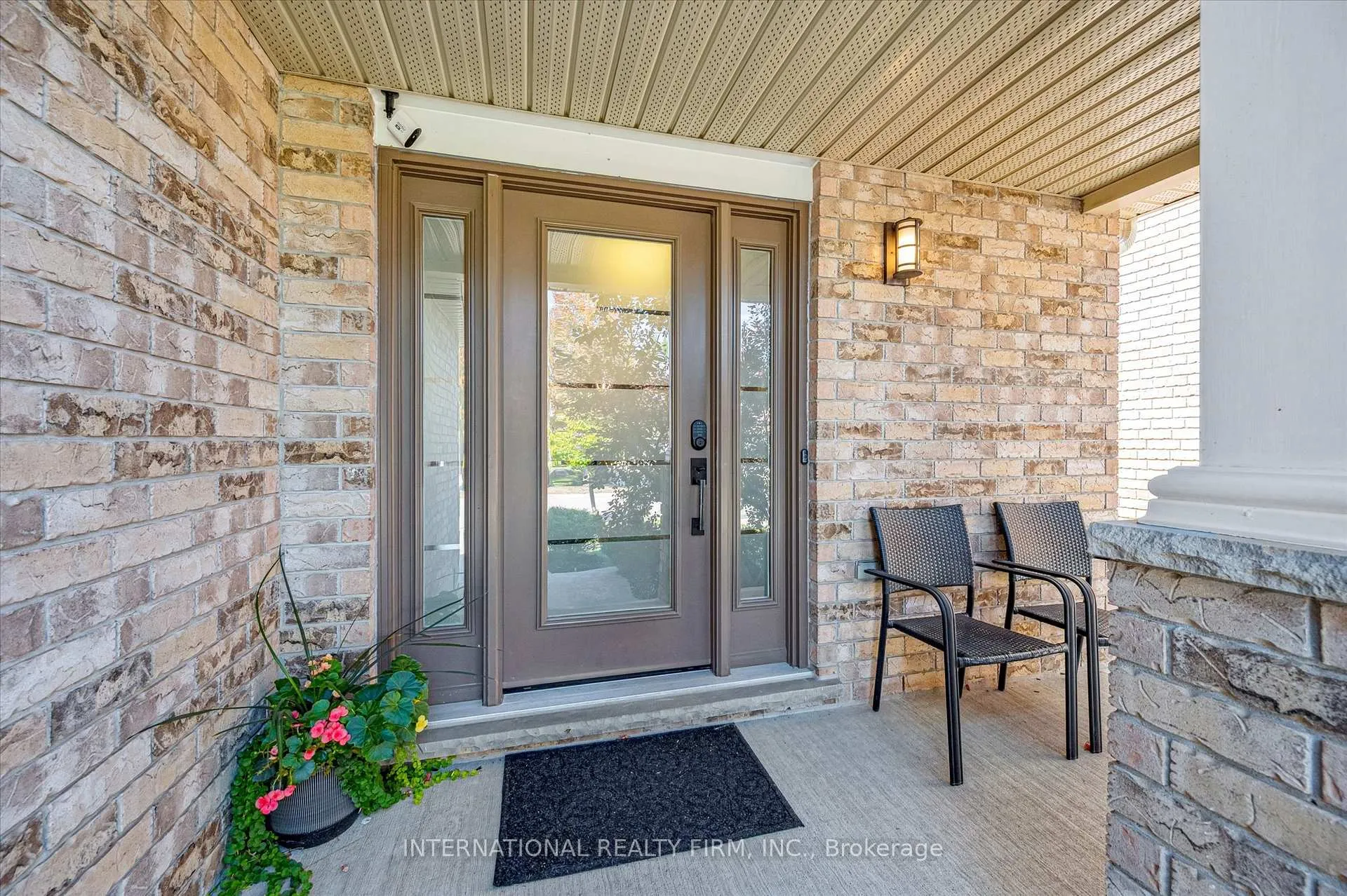 Photo 2 of 31 Cranbrook Street, Kitchener — HOMEH