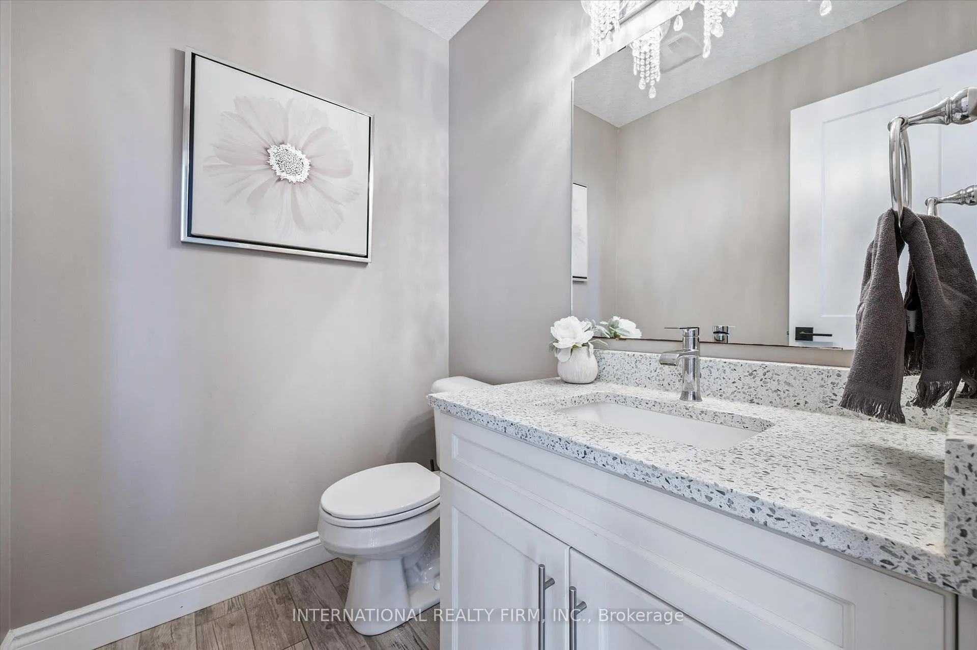Photo 10 of 31 Cranbrook Street, Kitchener — HOMEH