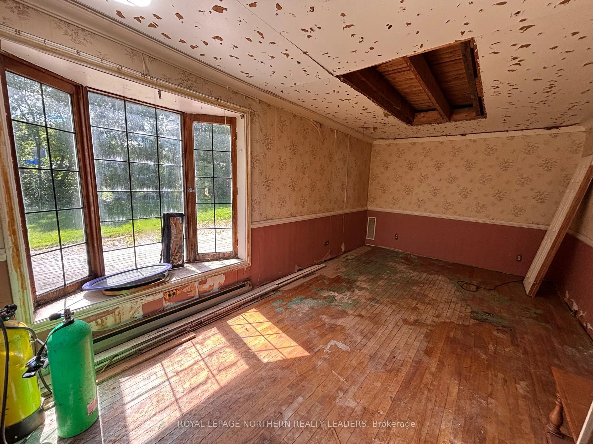 Photo 13 of 285 Fourth Avenue, Cochrane — HOMEH