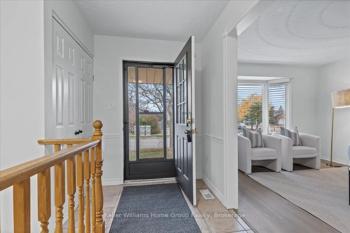 Photo 3 of 113 Rushbrook Drive, Kitchener — HOMEH