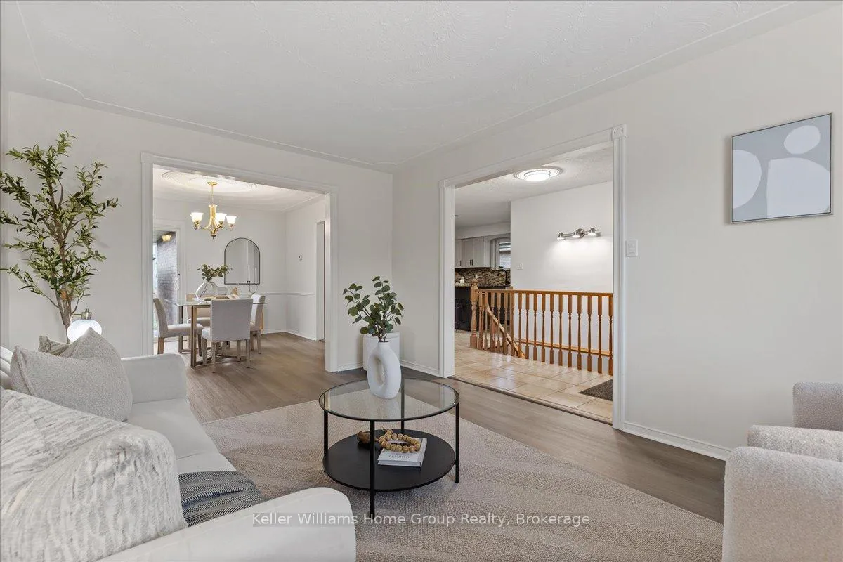 Photo 6 of 113 Rushbrook Drive, Kitchener — HOMEH