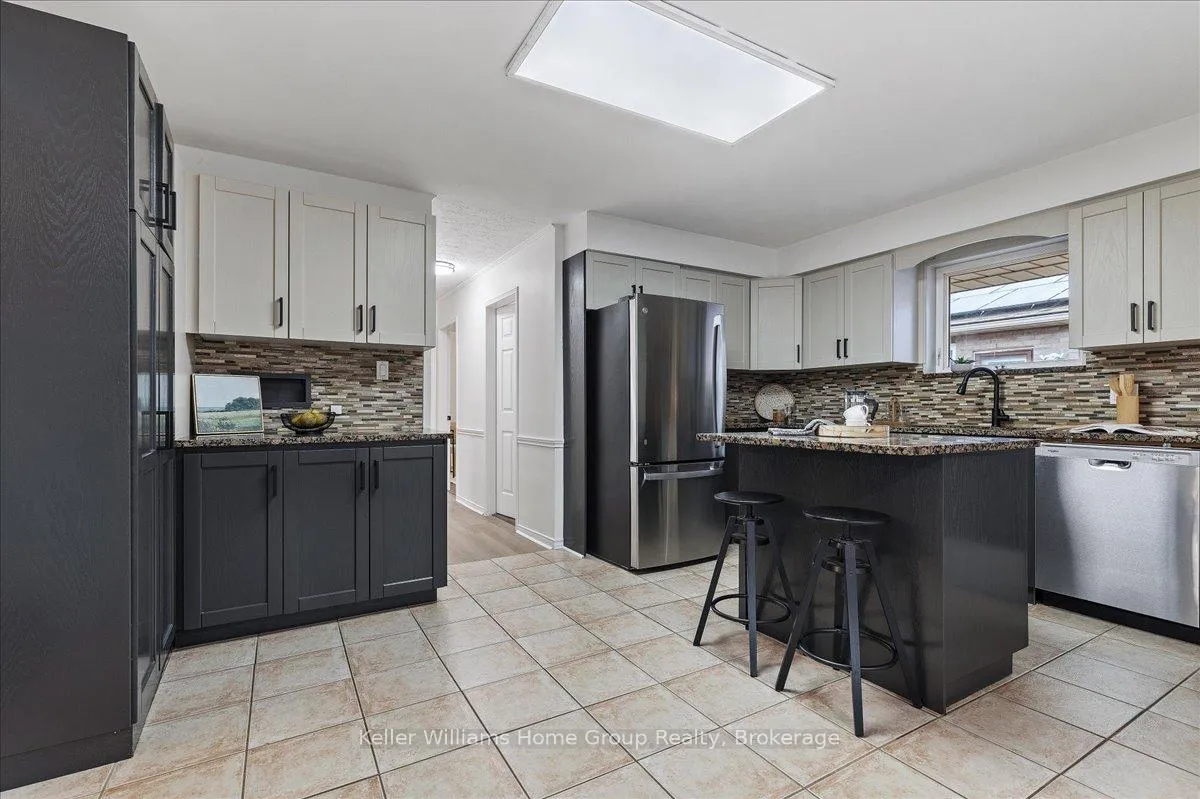 Photo 9 of 113 Rushbrook Drive, Kitchener — HOMEH