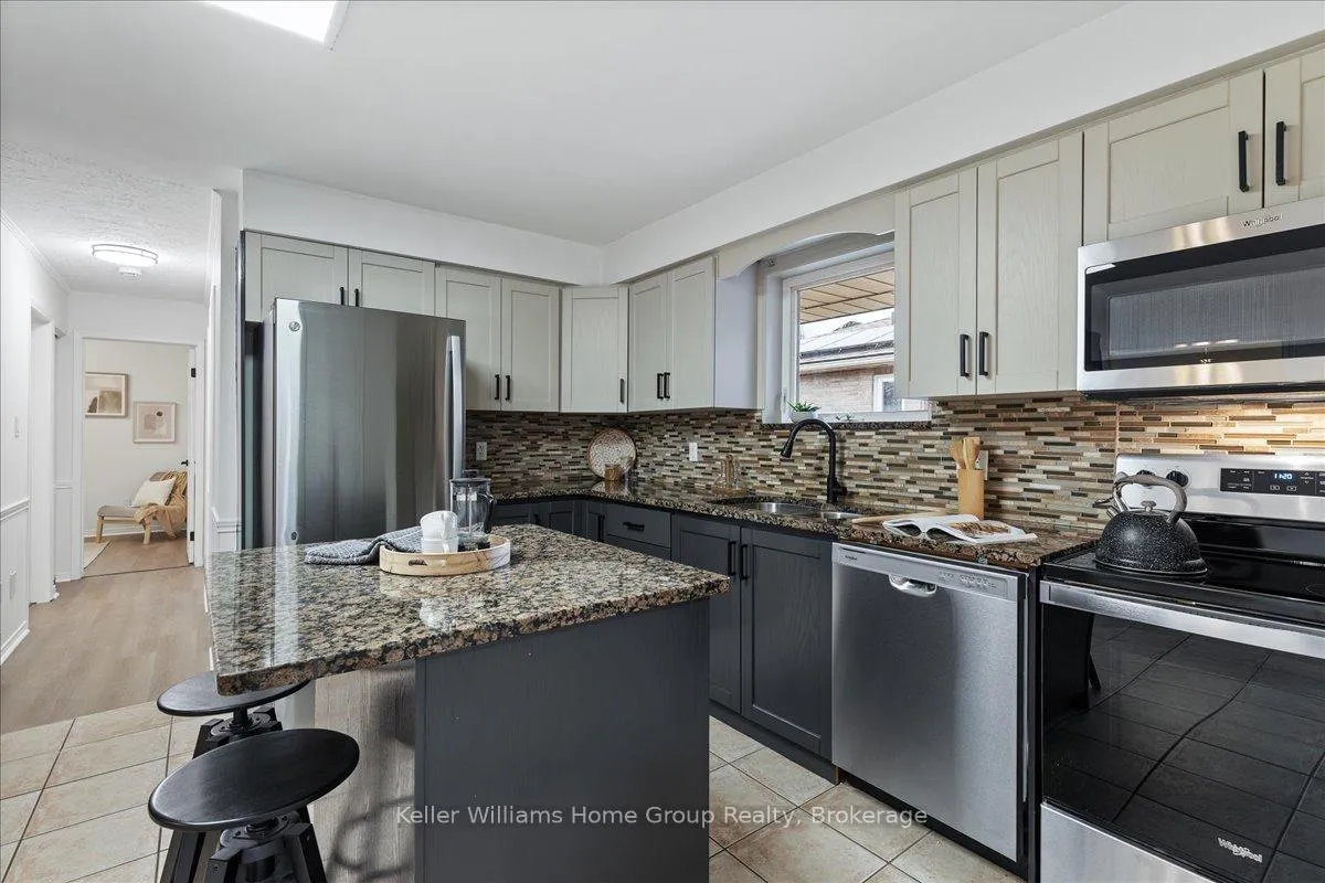 Photo 10 of 113 Rushbrook Drive, Kitchener — HOMEH