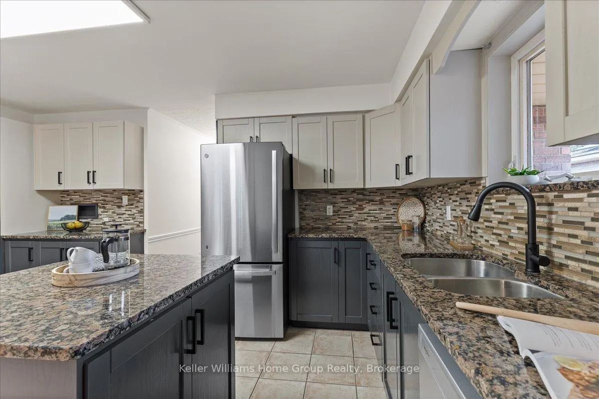 Photo 11 of 113 Rushbrook Drive, Kitchener — HOMEH