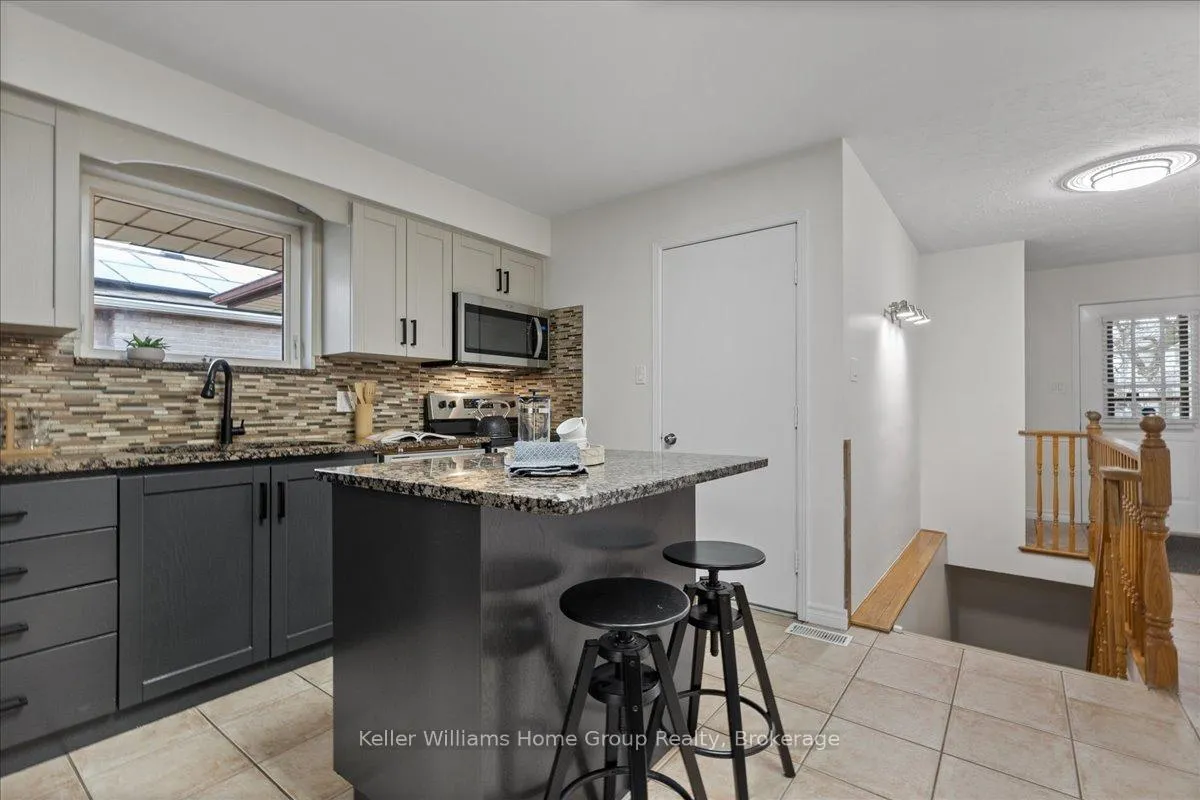 Photo 14 of 113 Rushbrook Drive, Kitchener — HOMEH