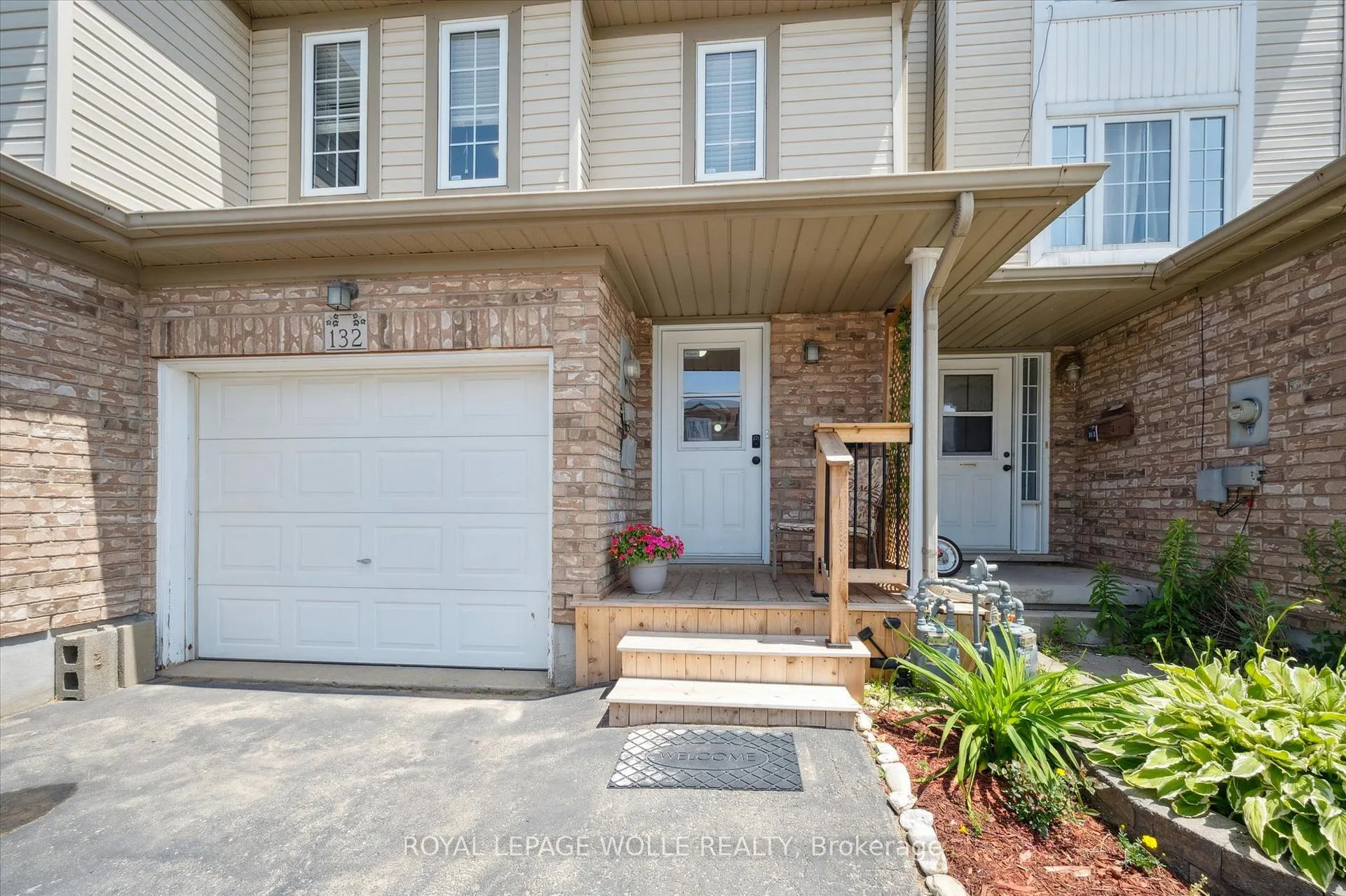 Photo 1 of 132 Donnenwerth Drive, Kitchener — HOMEH
