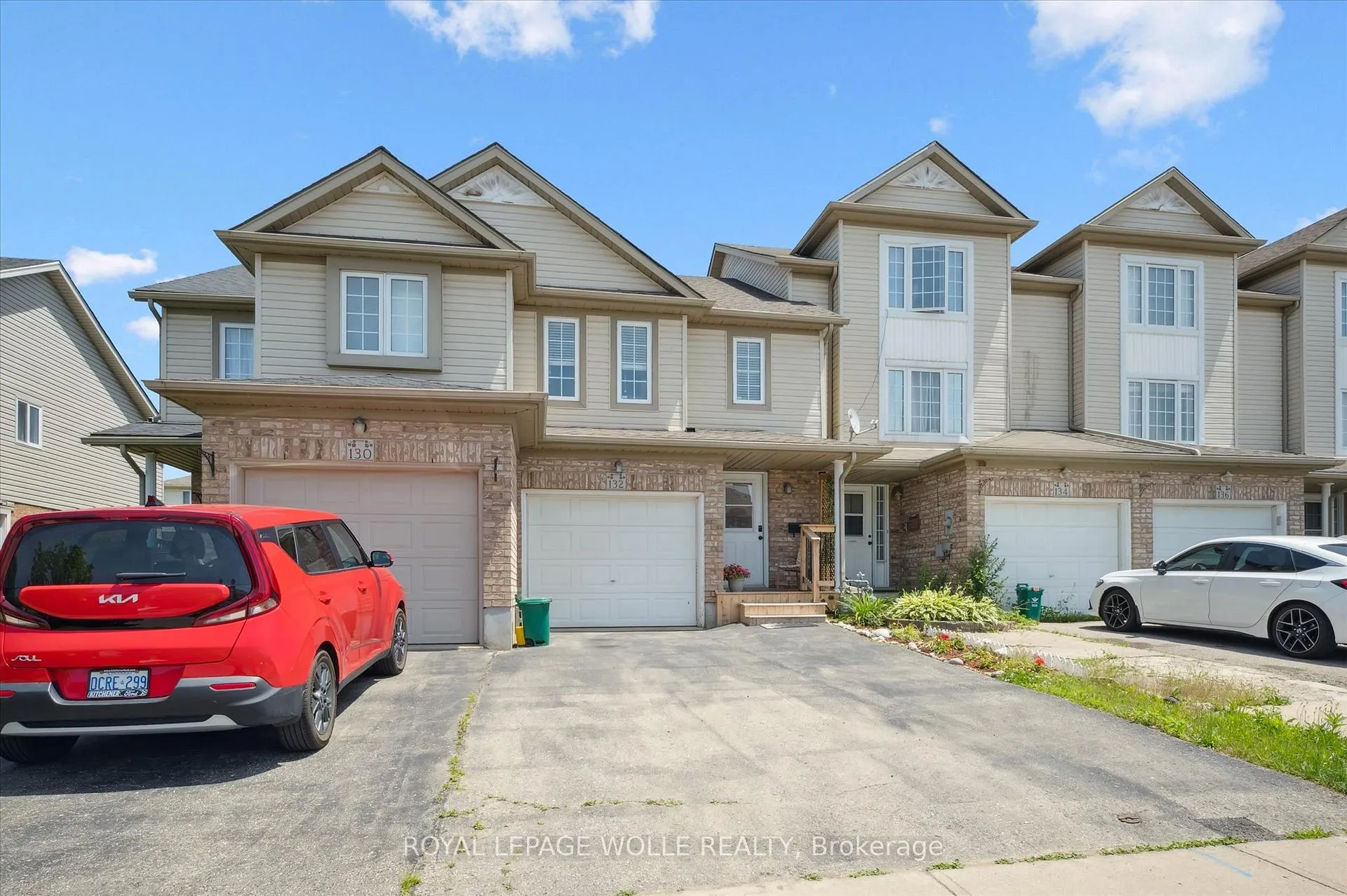 Photo 2 of 132 Donnenwerth Drive, Kitchener — HOMEH