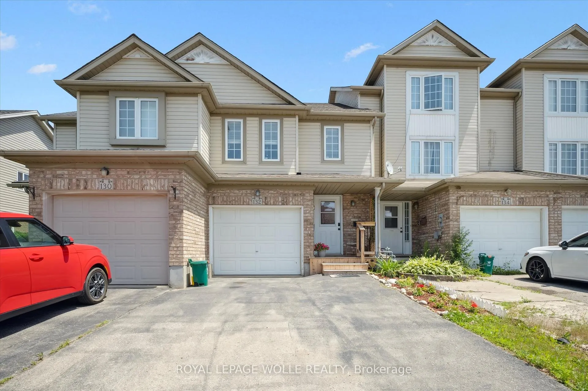 Photo 3 of 132 Donnenwerth Drive, Kitchener — HOMEH