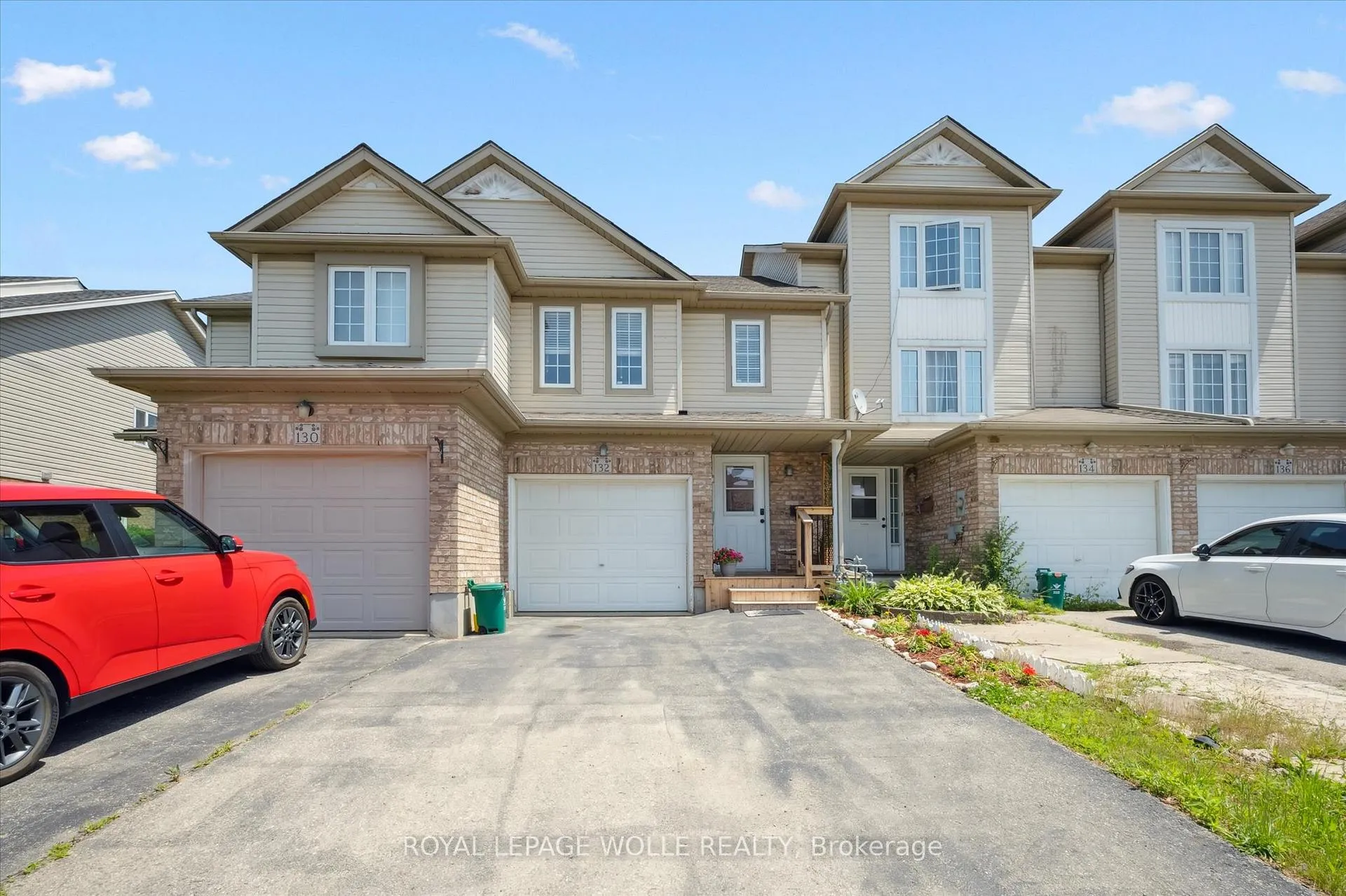 Photo 4 of 132 Donnenwerth Drive, Kitchener — HOMEH