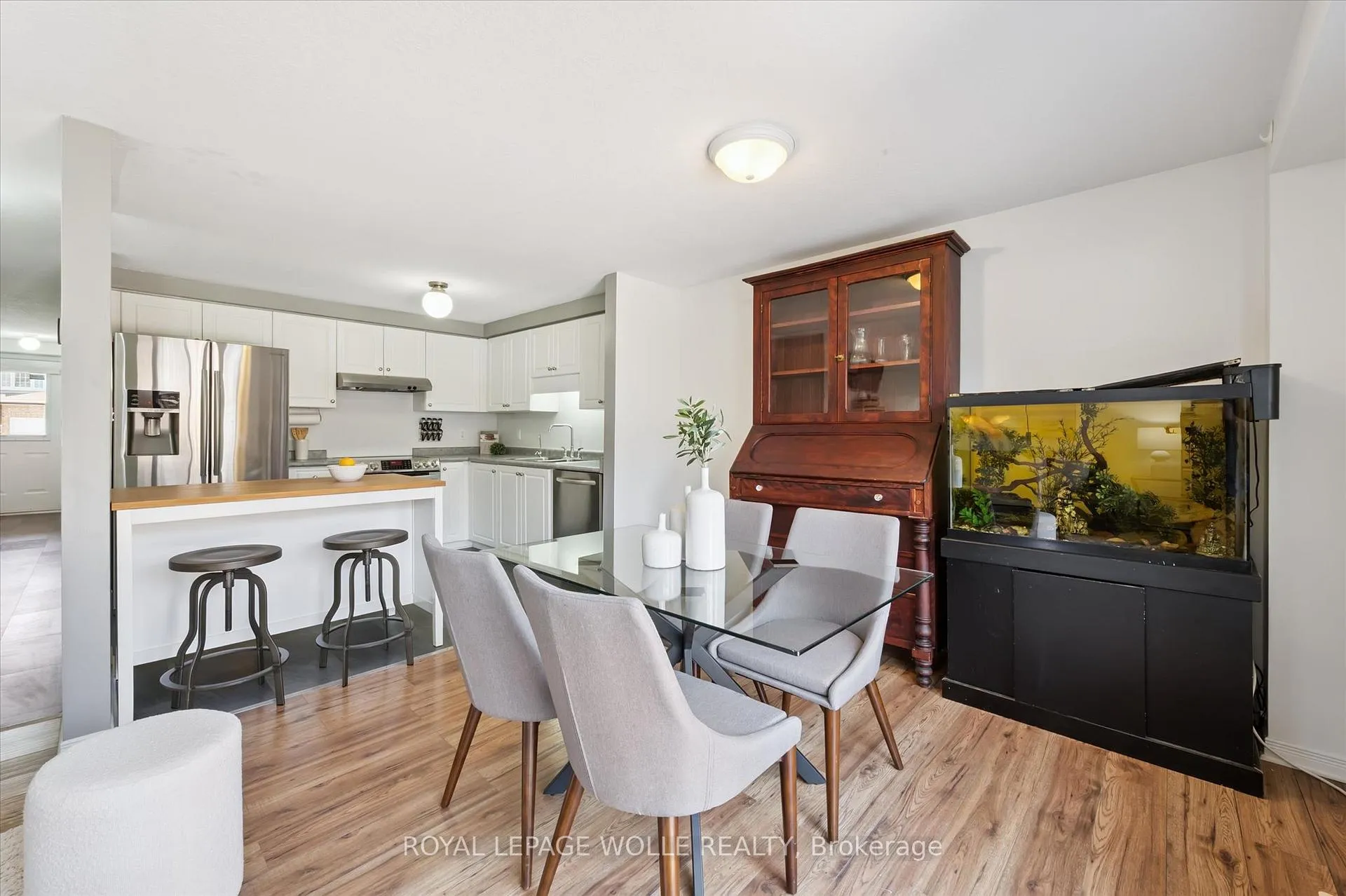 Photo 10 of 132 Donnenwerth Drive, Kitchener — HOMEH