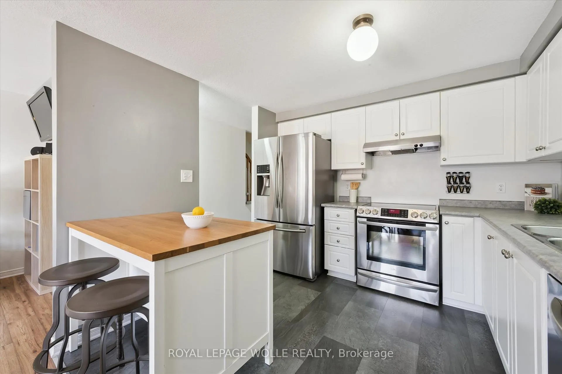 Photo 12 of 132 Donnenwerth Drive, Kitchener — HOMEH