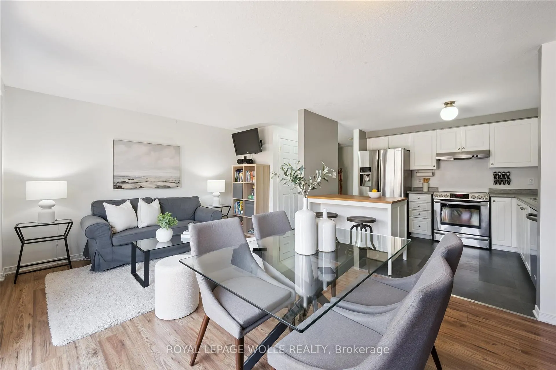Photo 15 of 132 Donnenwerth Drive, Kitchener — HOMEH