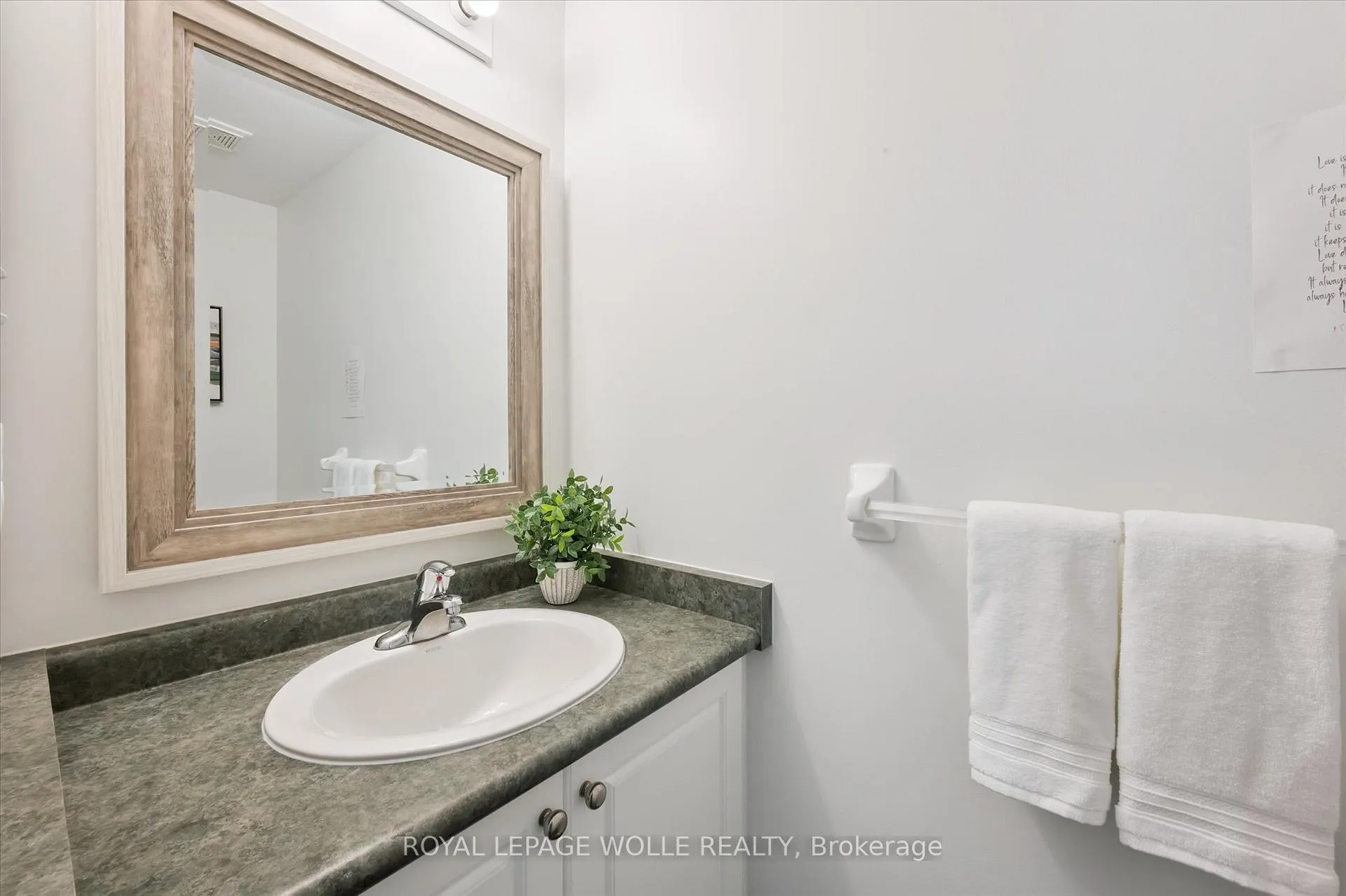 Photo 16 of 132 Donnenwerth Drive, Kitchener — HOMEH