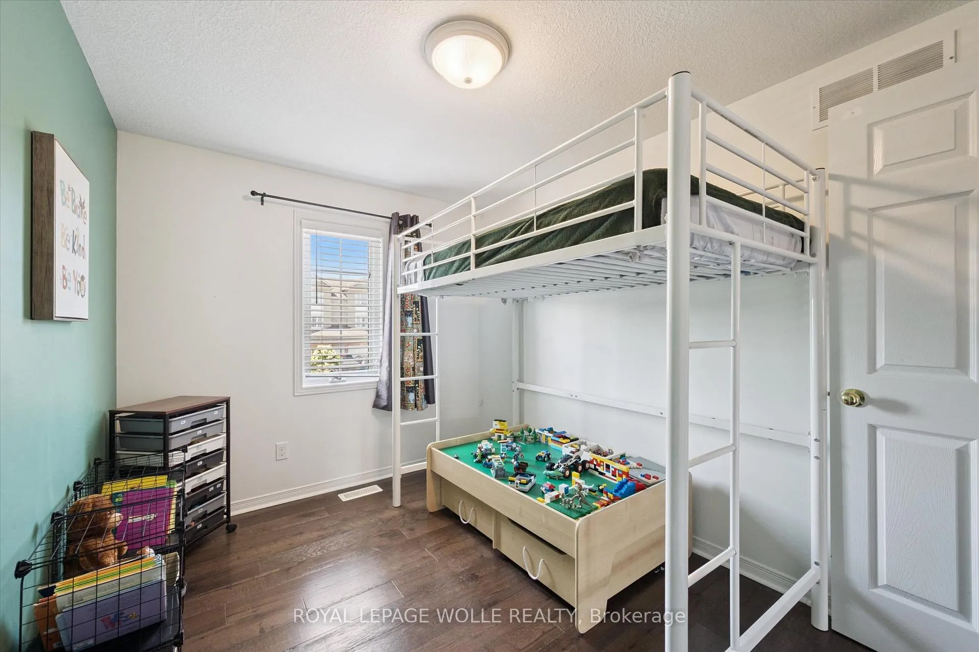 Photo 21 of 132 Donnenwerth Drive, Kitchener — HOMEH