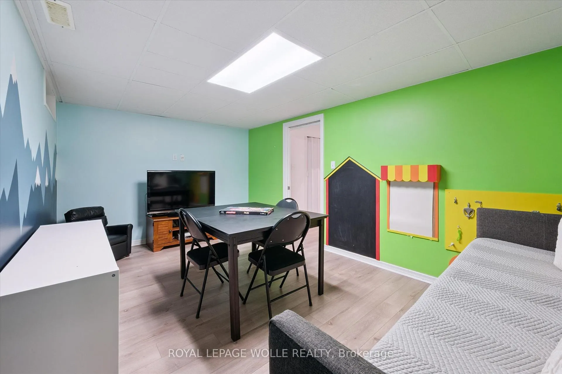 Photo 31 of 132 Donnenwerth Drive, Kitchener — HOMEH