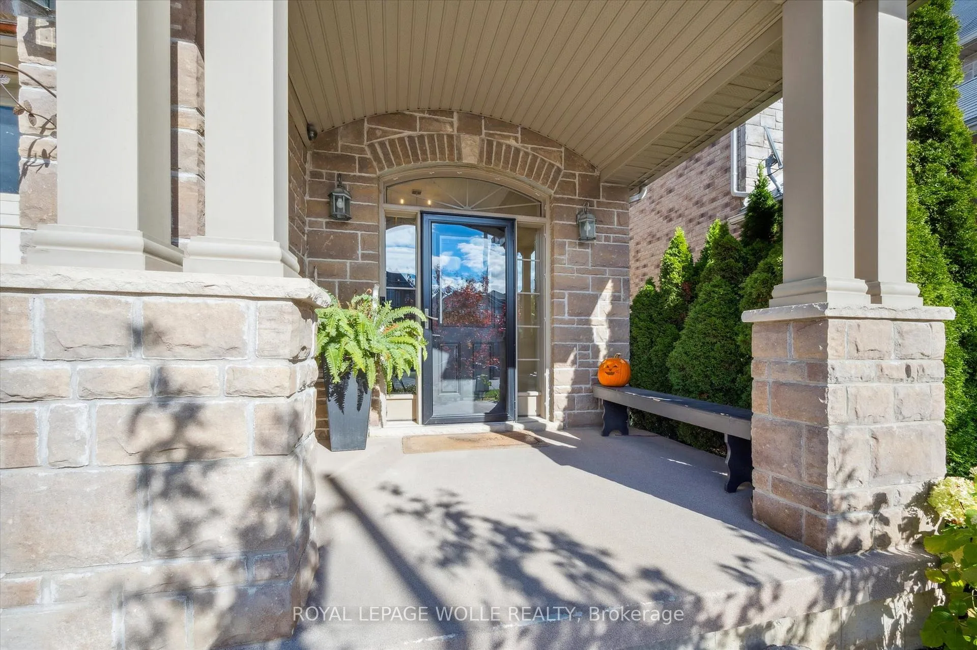 Photo 3 of 461 Woodbine Avenue, Kitchener — HOMEH