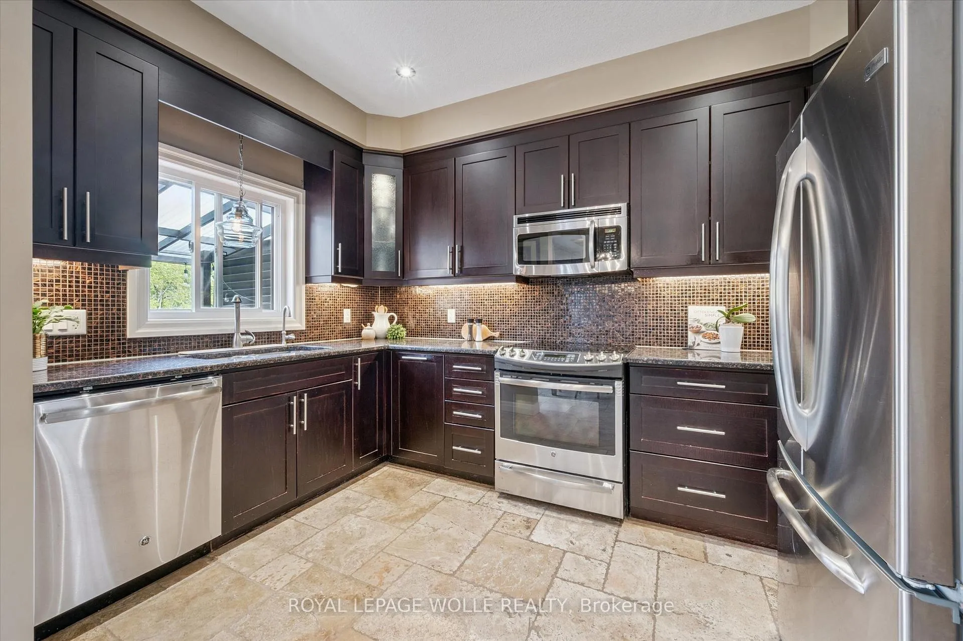 Photo 11 of 461 Woodbine Avenue, Kitchener — HOMEH