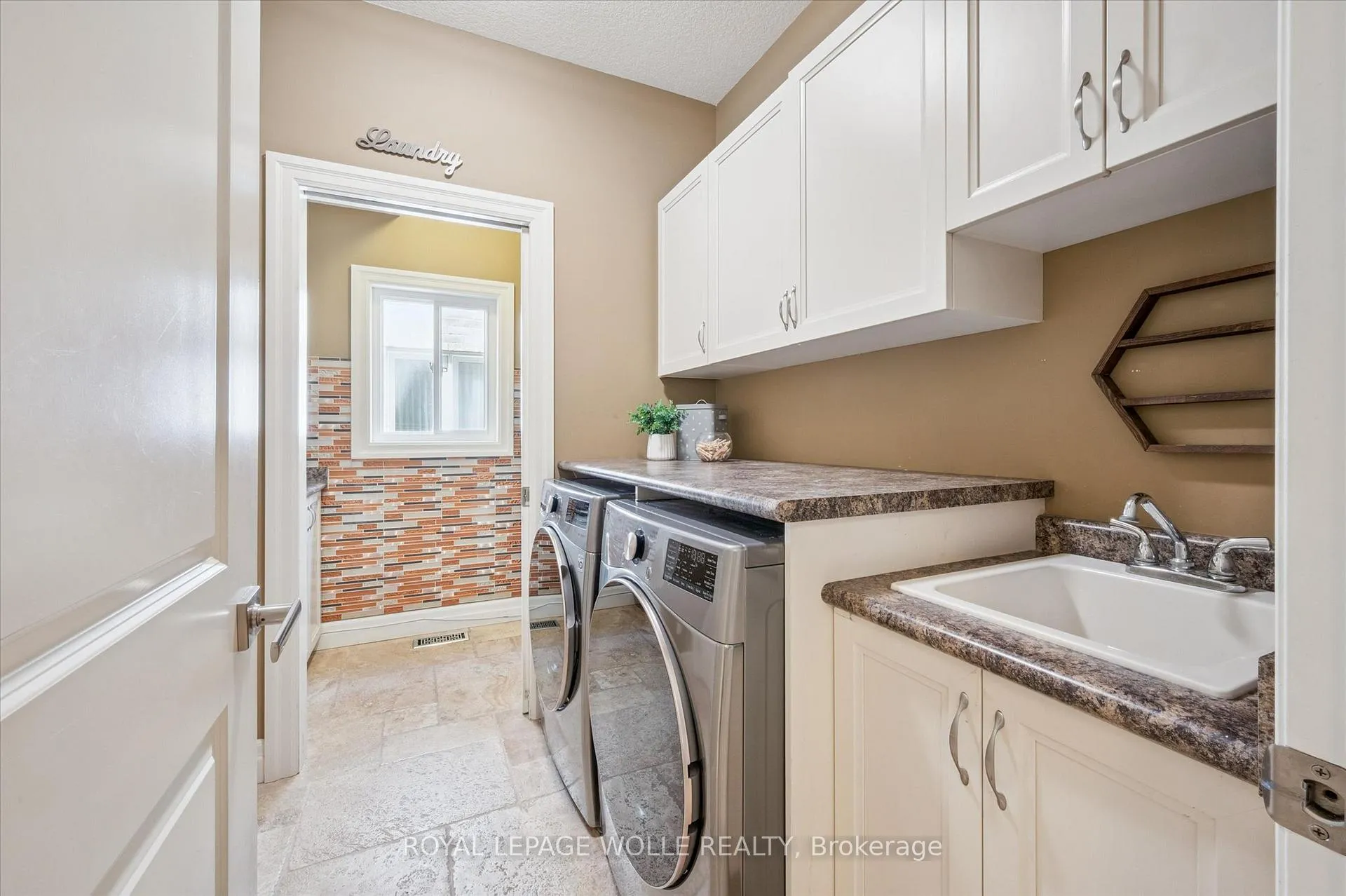 Photo 18 of 461 Woodbine Avenue, Kitchener — HOMEH