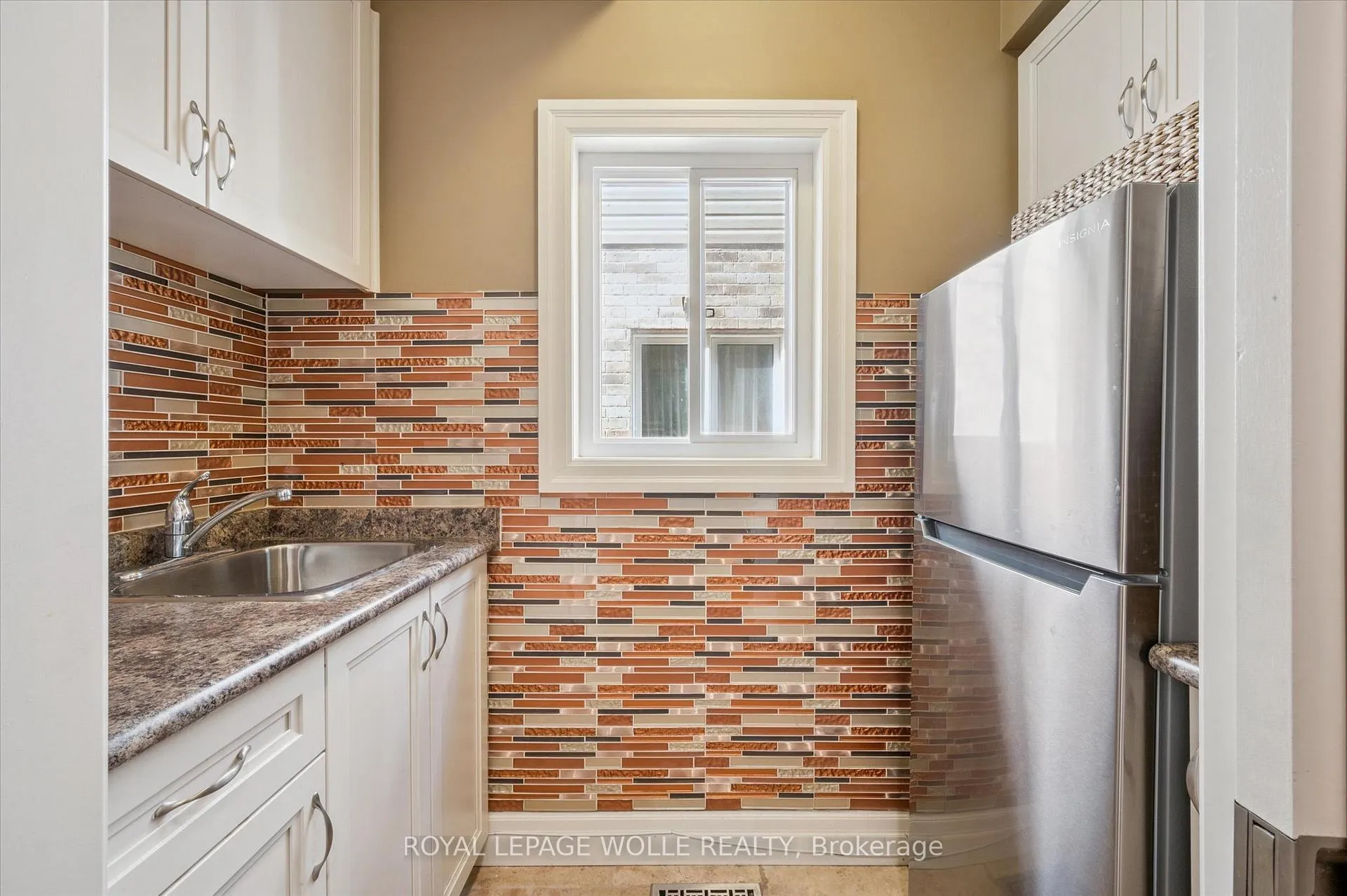 Photo 19 of 461 Woodbine Avenue, Kitchener — HOMEH