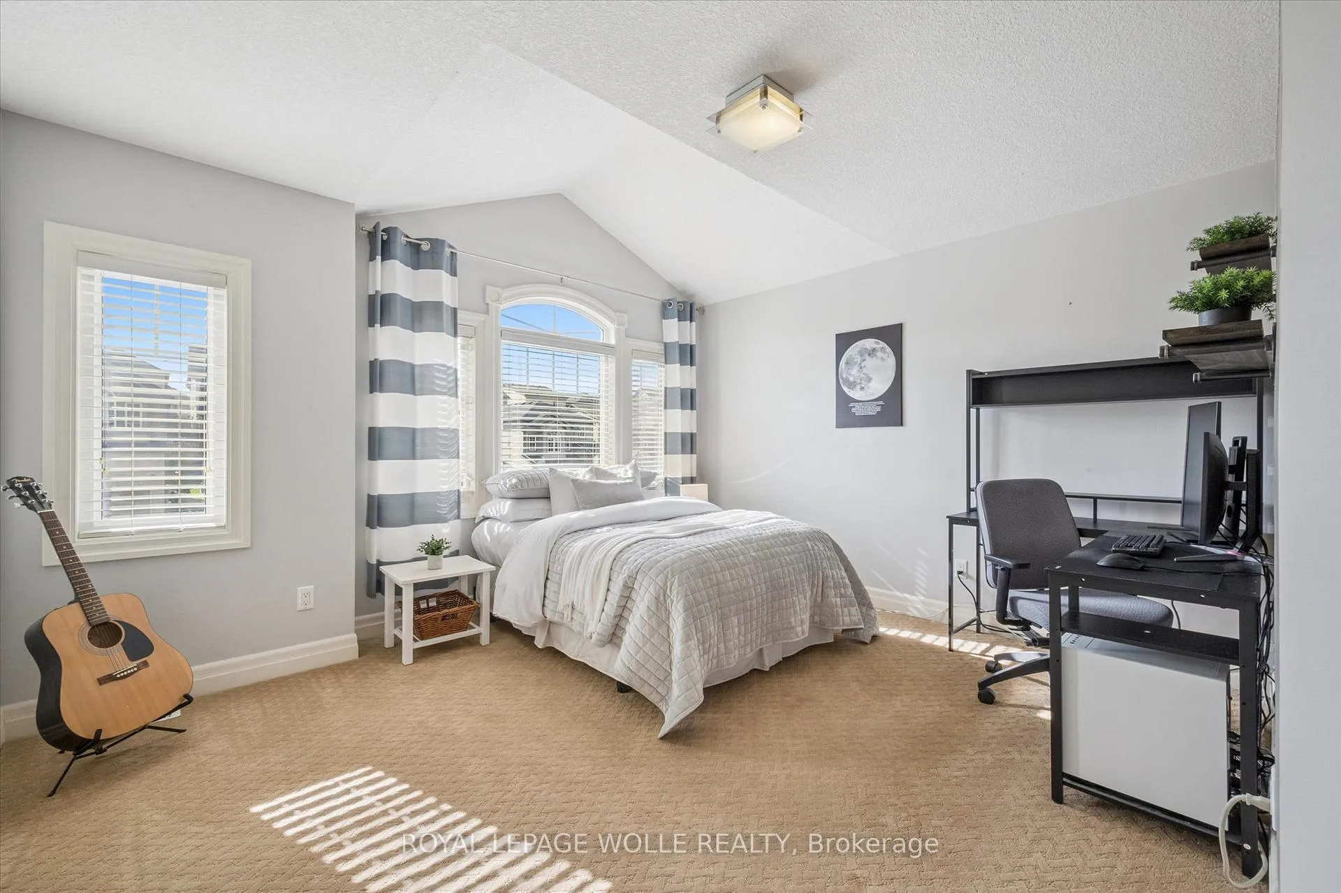 Photo 20 of 461 Woodbine Avenue, Kitchener — HOMEH