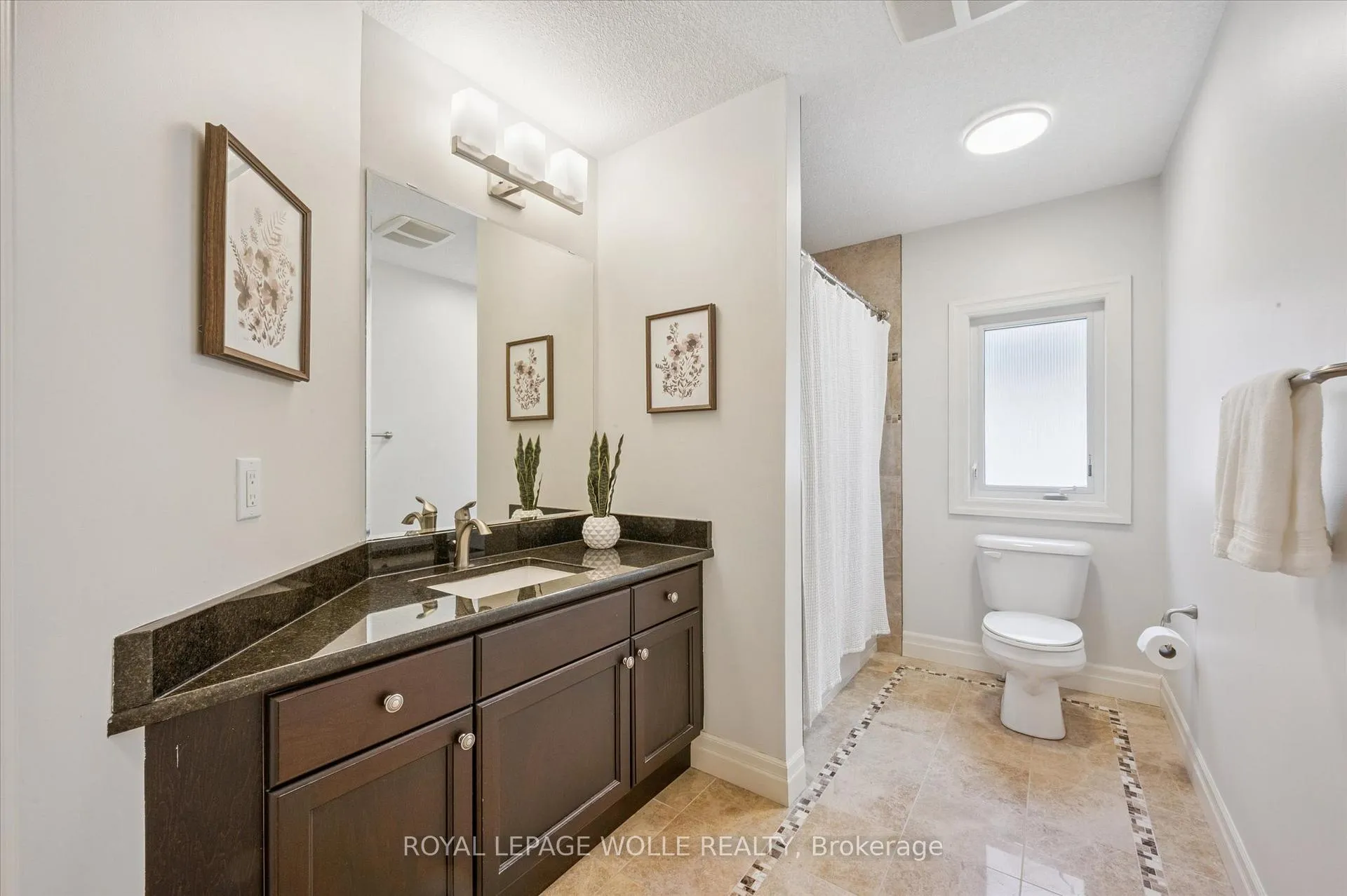 Photo 23 of 461 Woodbine Avenue, Kitchener — HOMEH
