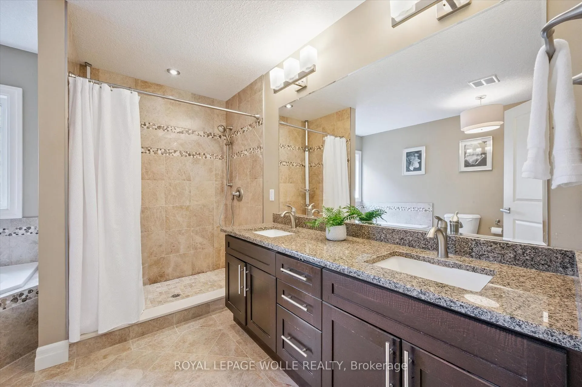 Photo 28 of 461 Woodbine Avenue, Kitchener — HOMEH