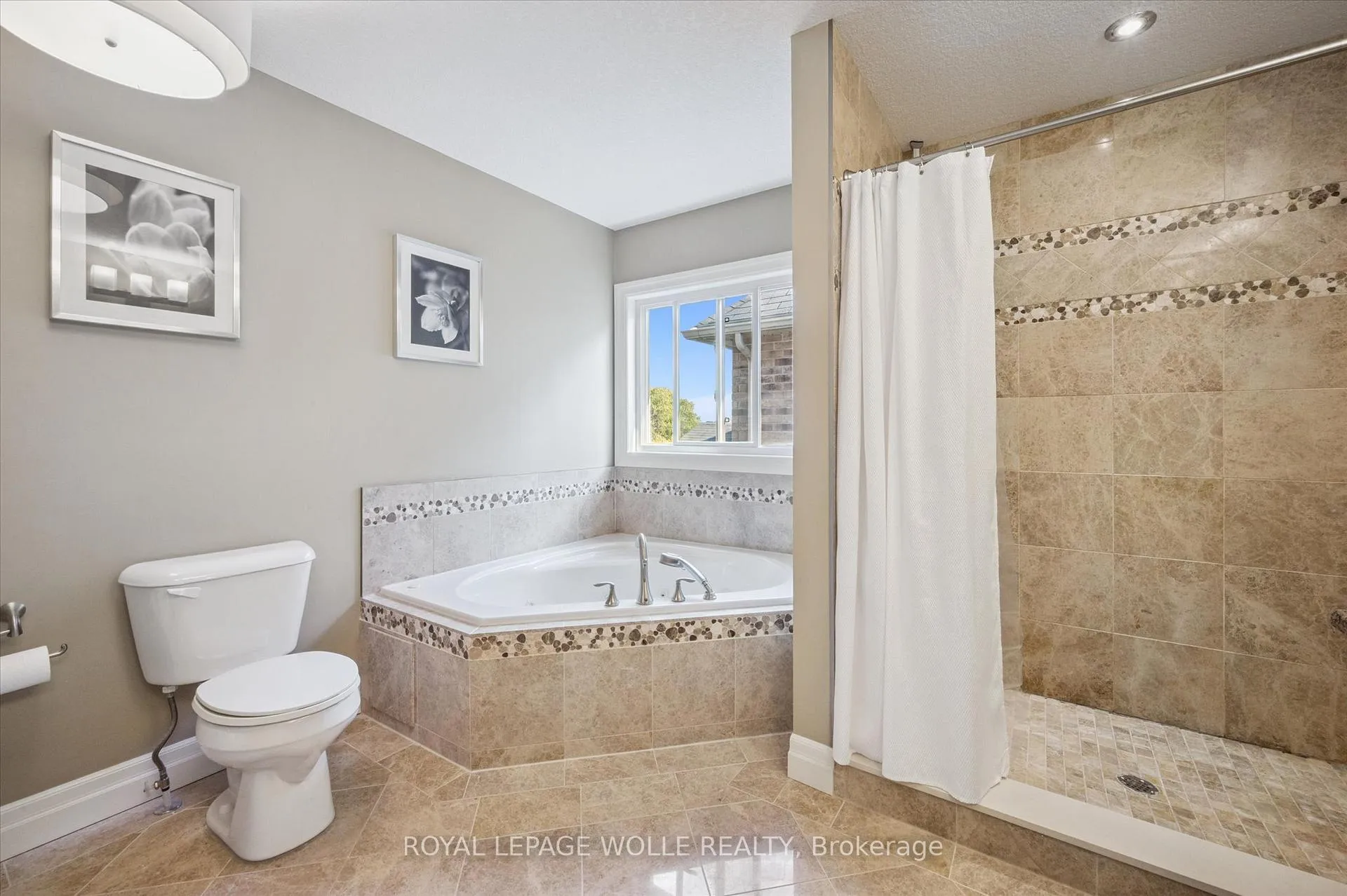 Photo 29 of 461 Woodbine Avenue, Kitchener — HOMEH
