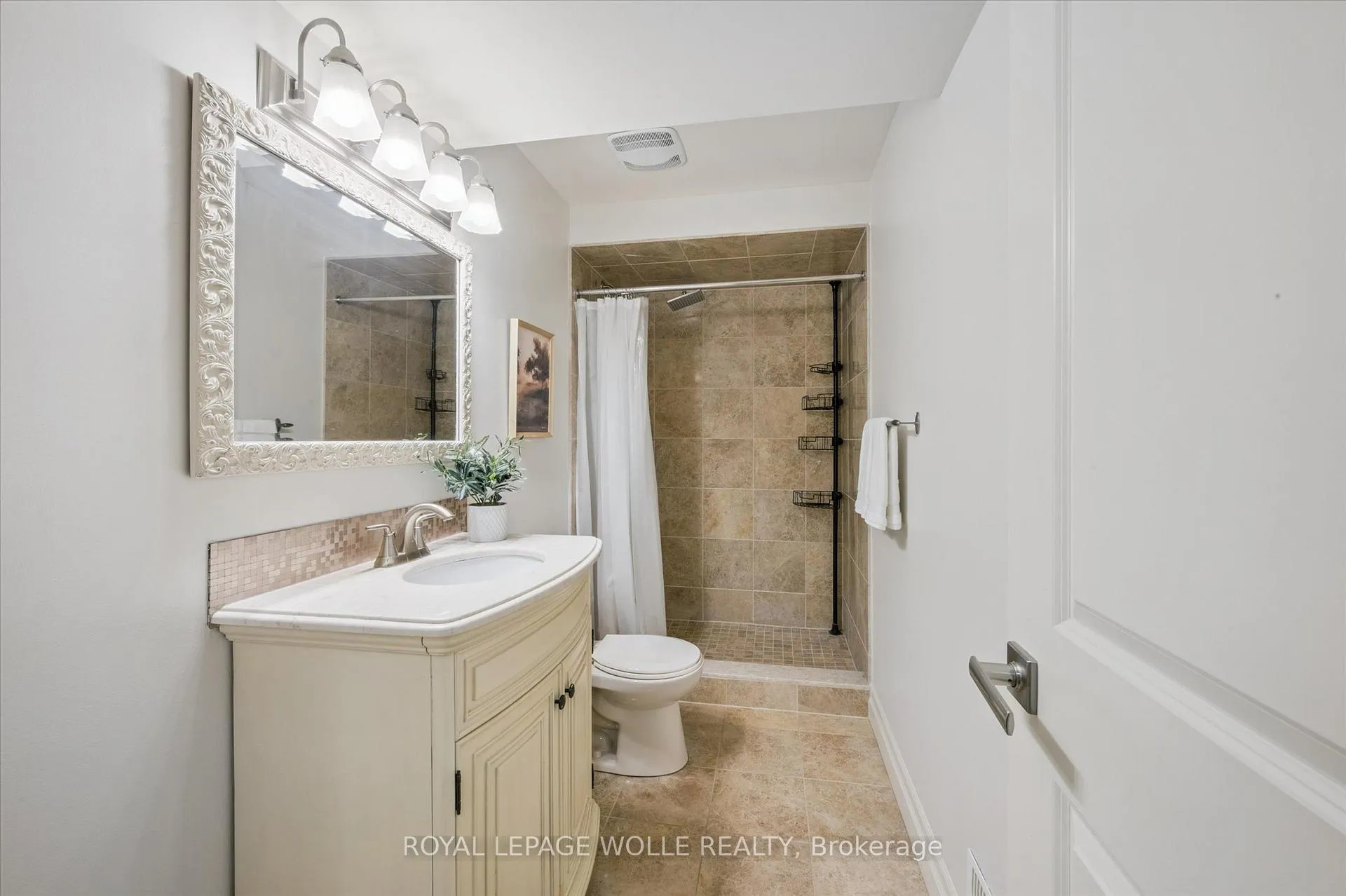 Photo 36 of 461 Woodbine Avenue, Kitchener — HOMEH