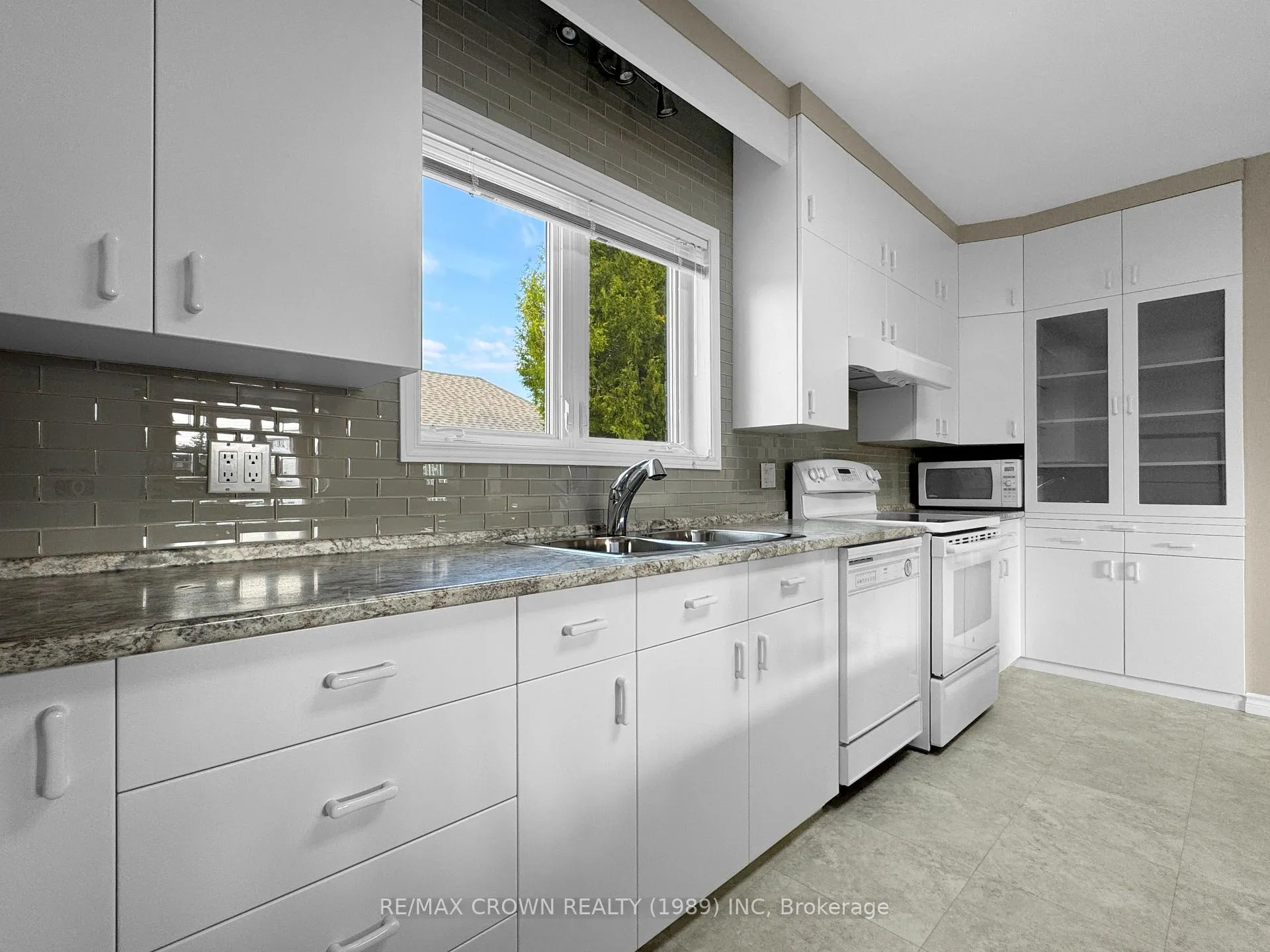 Photo 5 of 800 Prince Street, Hearst — HOMEH